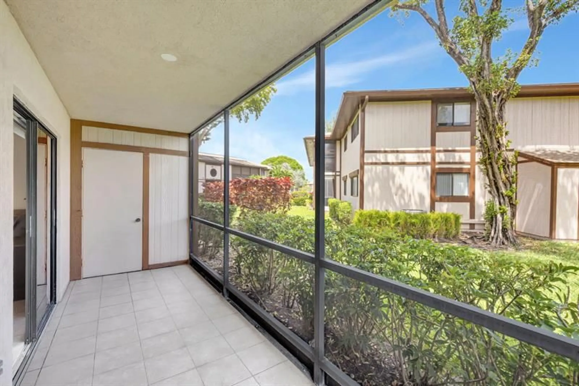 Property Slideshow image 18 of 25 | 9460 s belfort cir # l3-111, Tamarac, FL, 33321