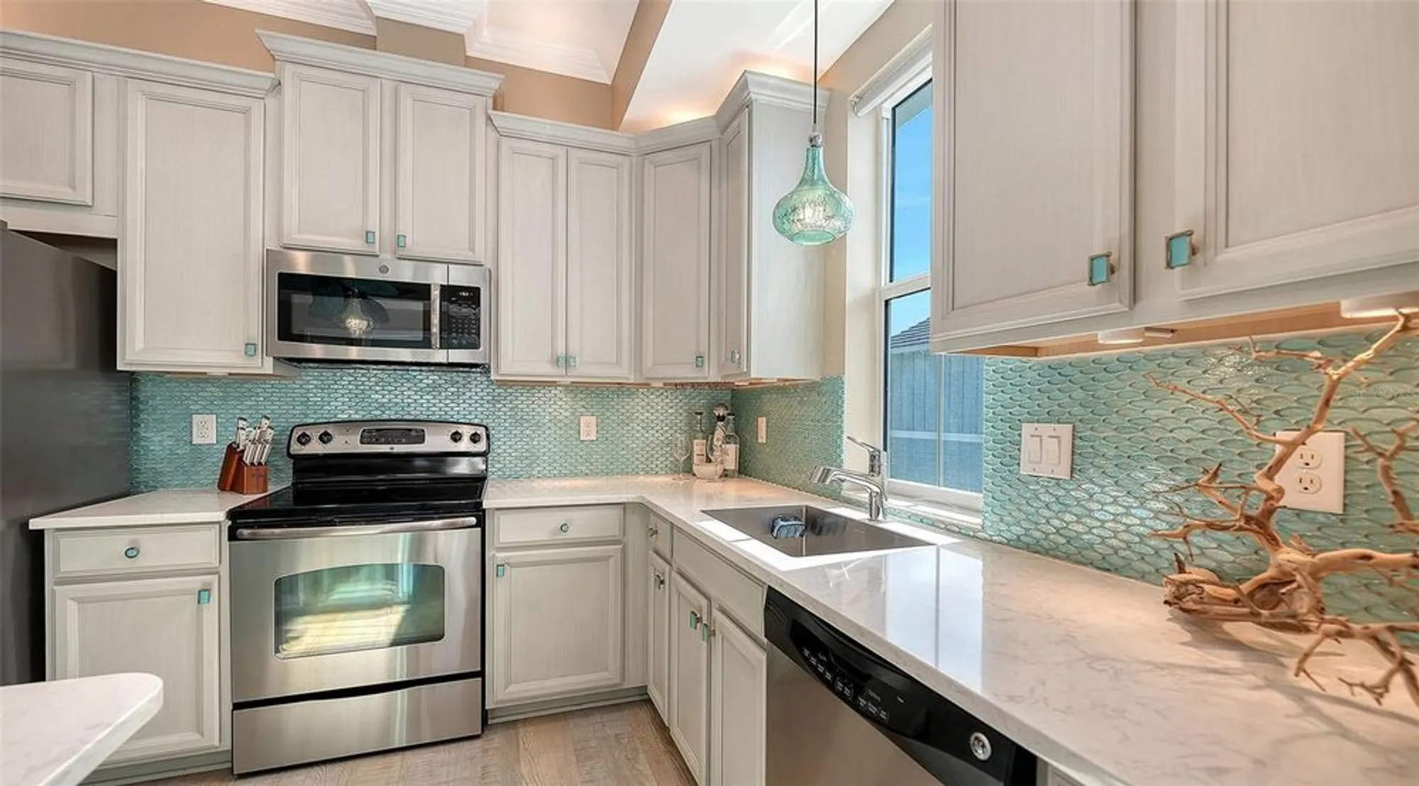Property Slideshow image 11 of 79 | 344 sapphire lake dr unit 201, Bradenton, FL, 34209
