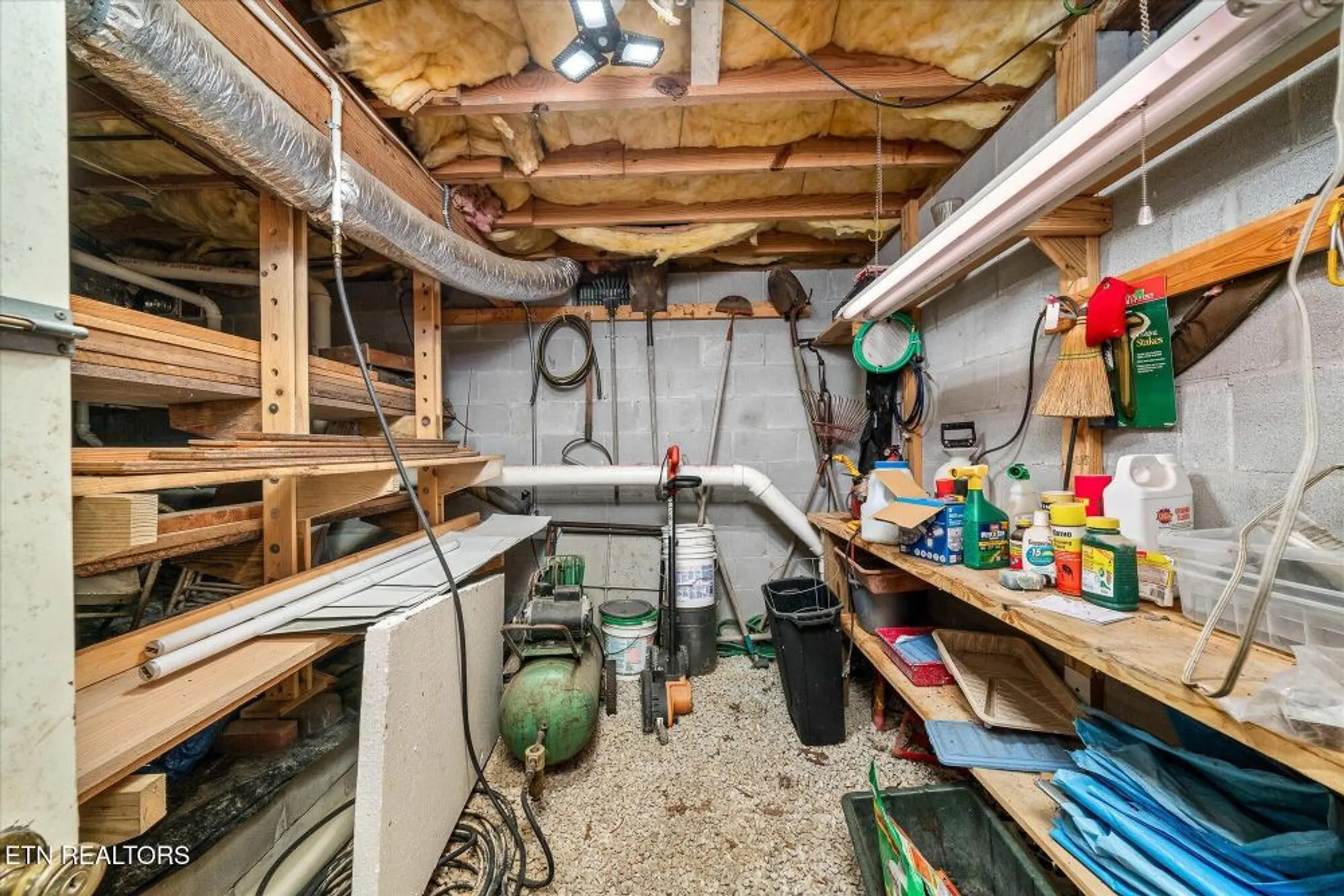 Property Slideshow image 31 of 44 | 34 beachwood ln, Crossville, TN, 38558