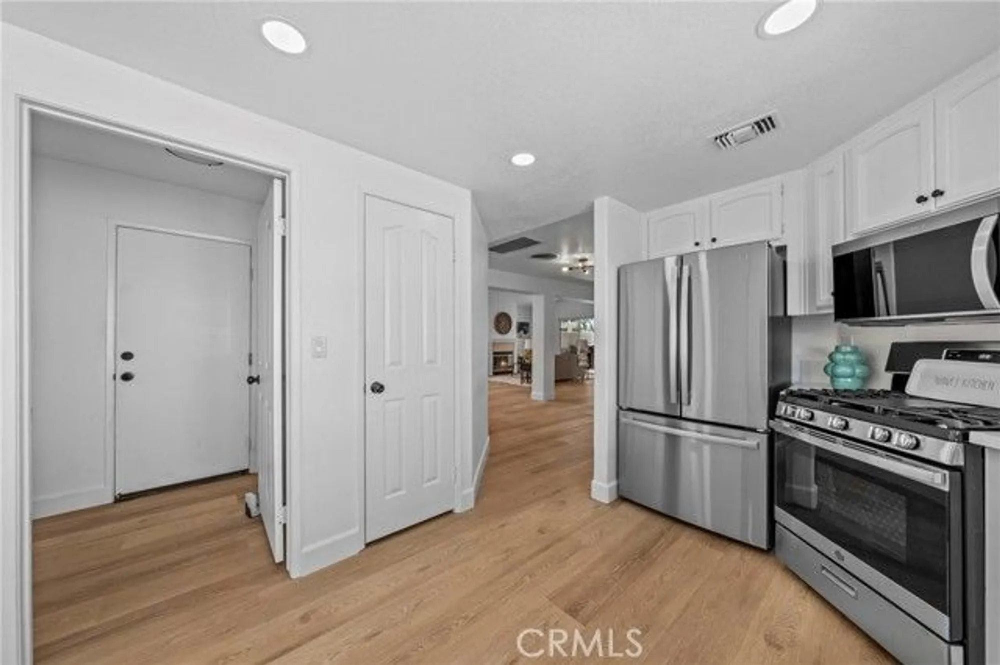 Property Slideshow image 16 of 46 | 40415 via francisco, Murrieta, CA, 92562