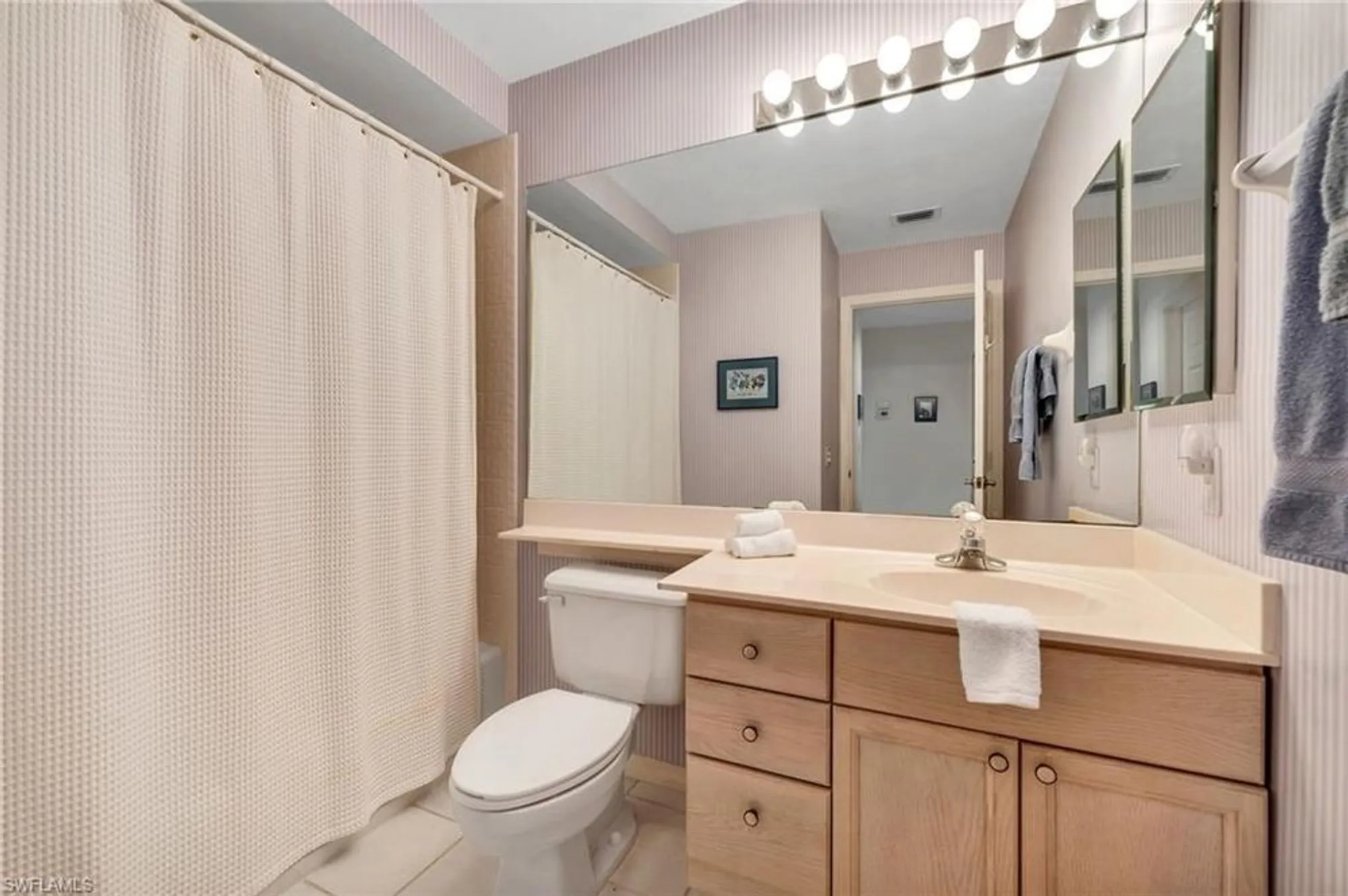 Property Slideshow image 14 of 19 | 27026 oakwood lake dr # 202, Bonita Springs, FL, 34134