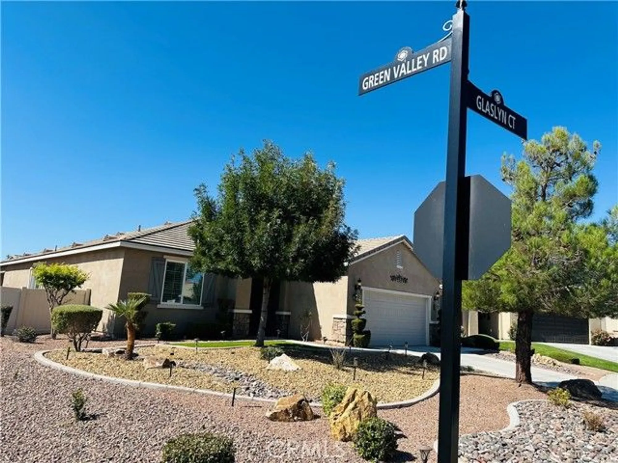 Property Slideshow image 27 of 30 | 19369 glaslyn ct, Apple Valley, CA, 92308