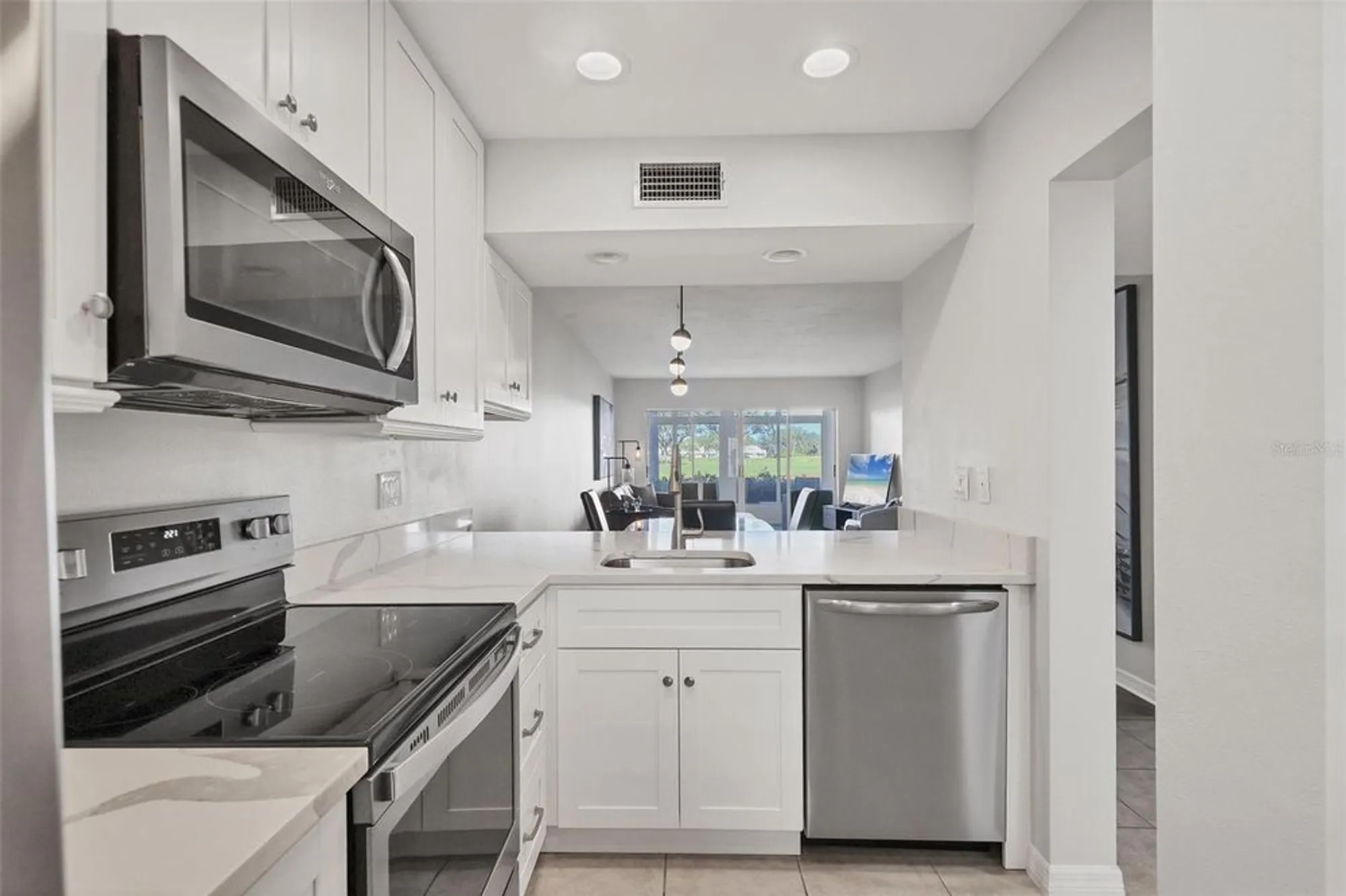 Property Slideshow image 5 of 25 | 404 cerromar cir 119, Venice, FL, 34293