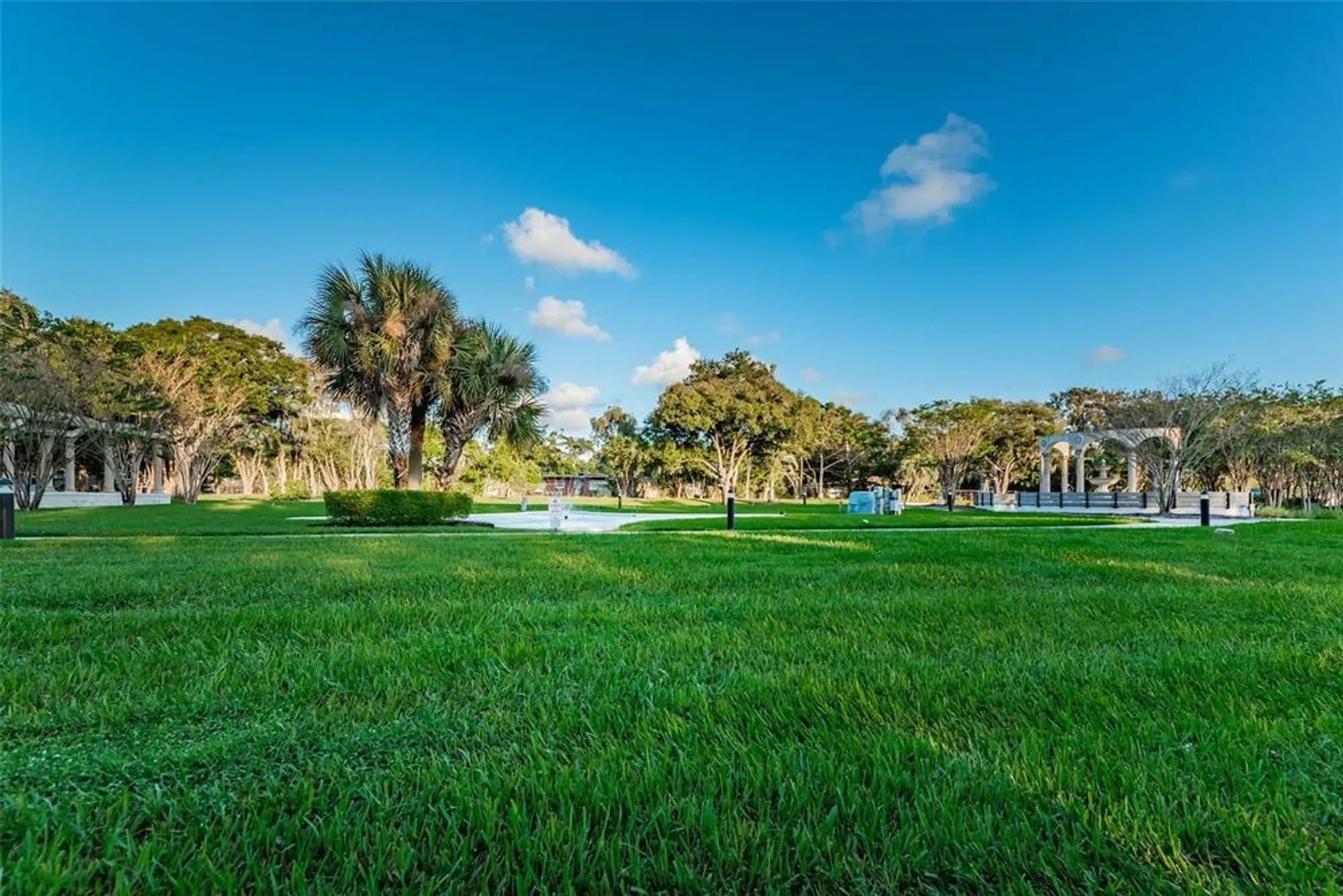 Property Slideshow image 33 of 98 | 2453 brazilia dr 47, Clearwater, FL, 33763