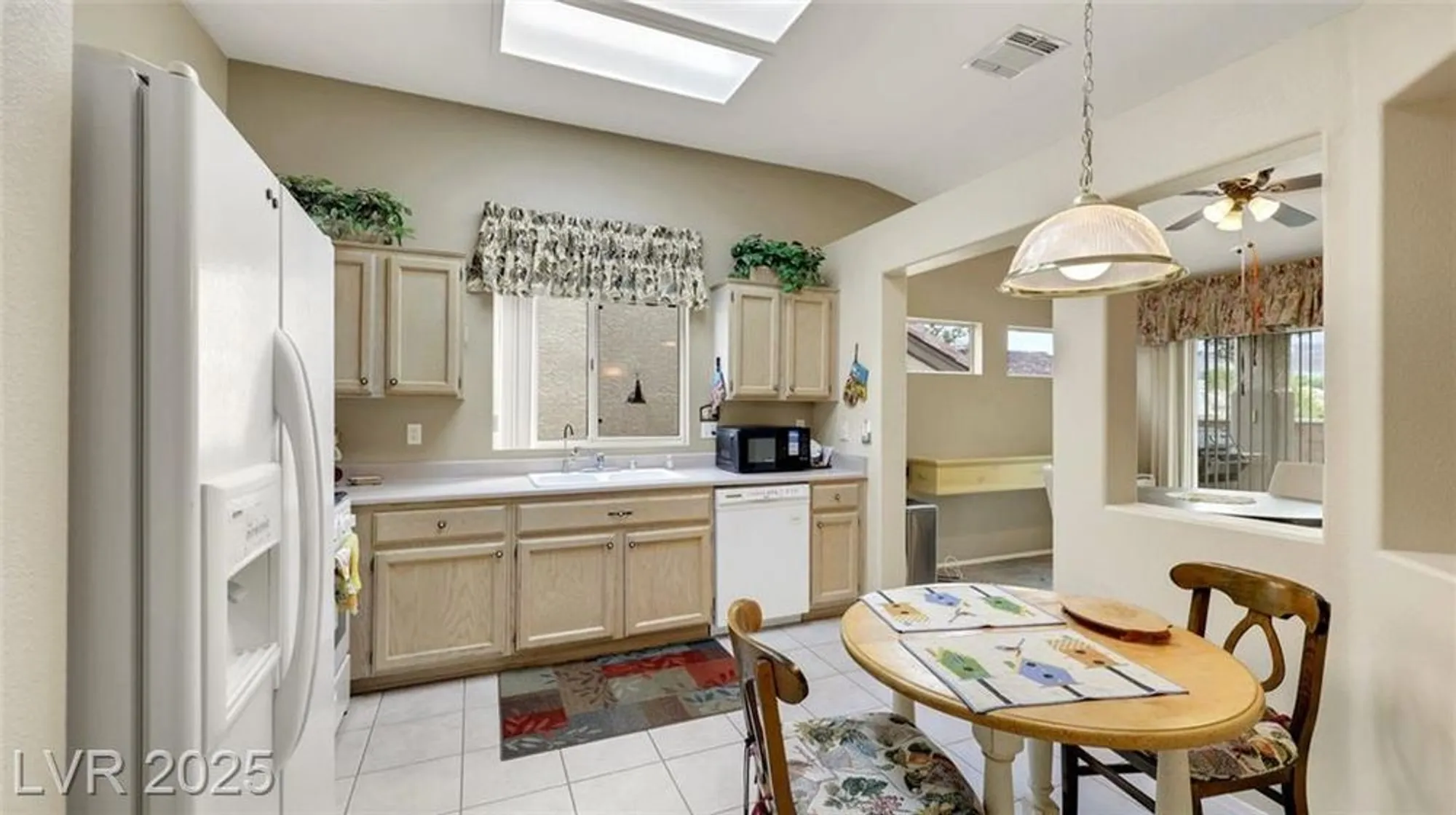 Property Slideshow image 16 of 31 | 2075 joy view ln, Henderson, NV, 89012