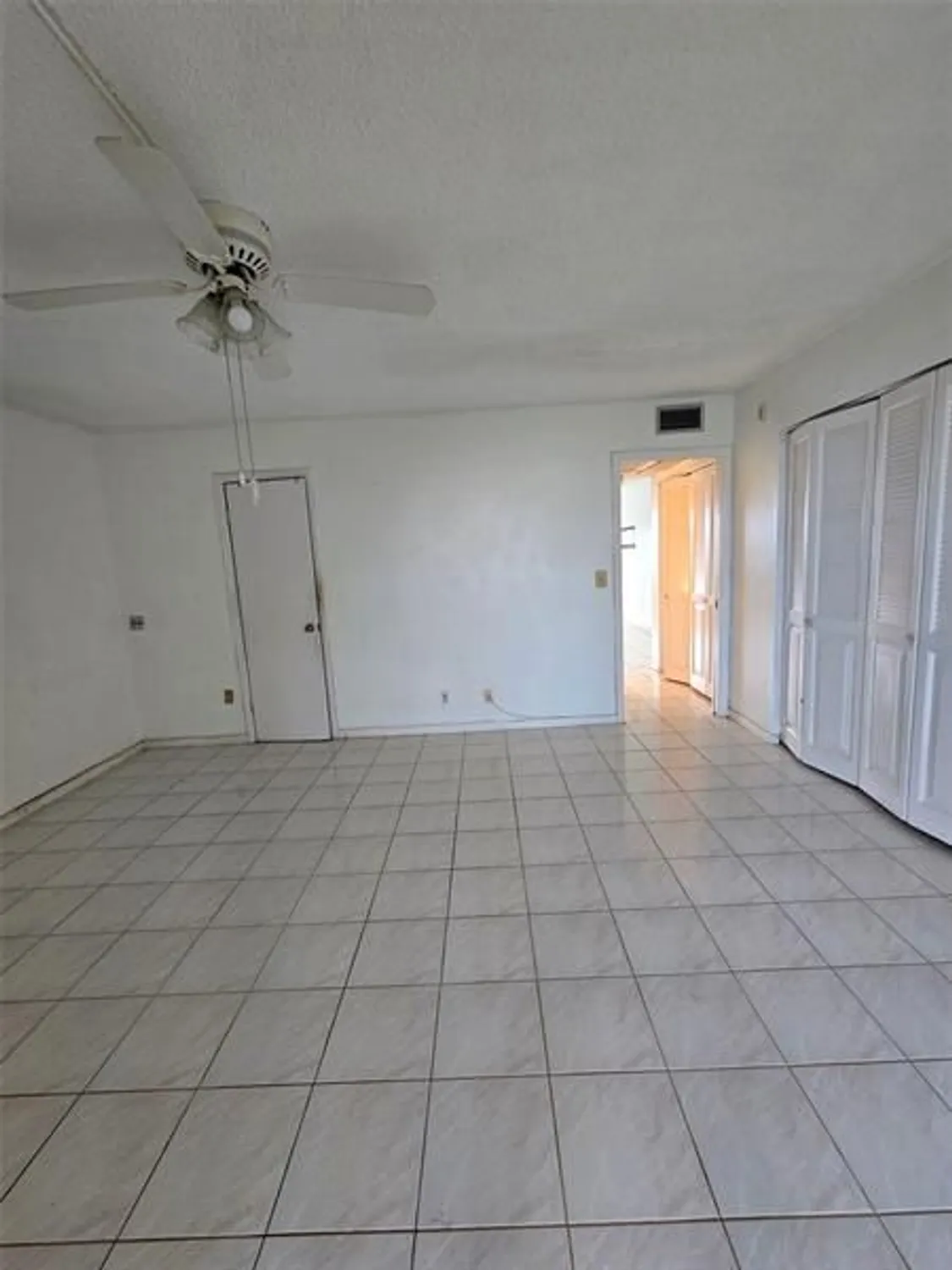 Property Slideshow image 9 of 59 | 4058 harwood e unit e, Deerfield Beach, FL, 33442