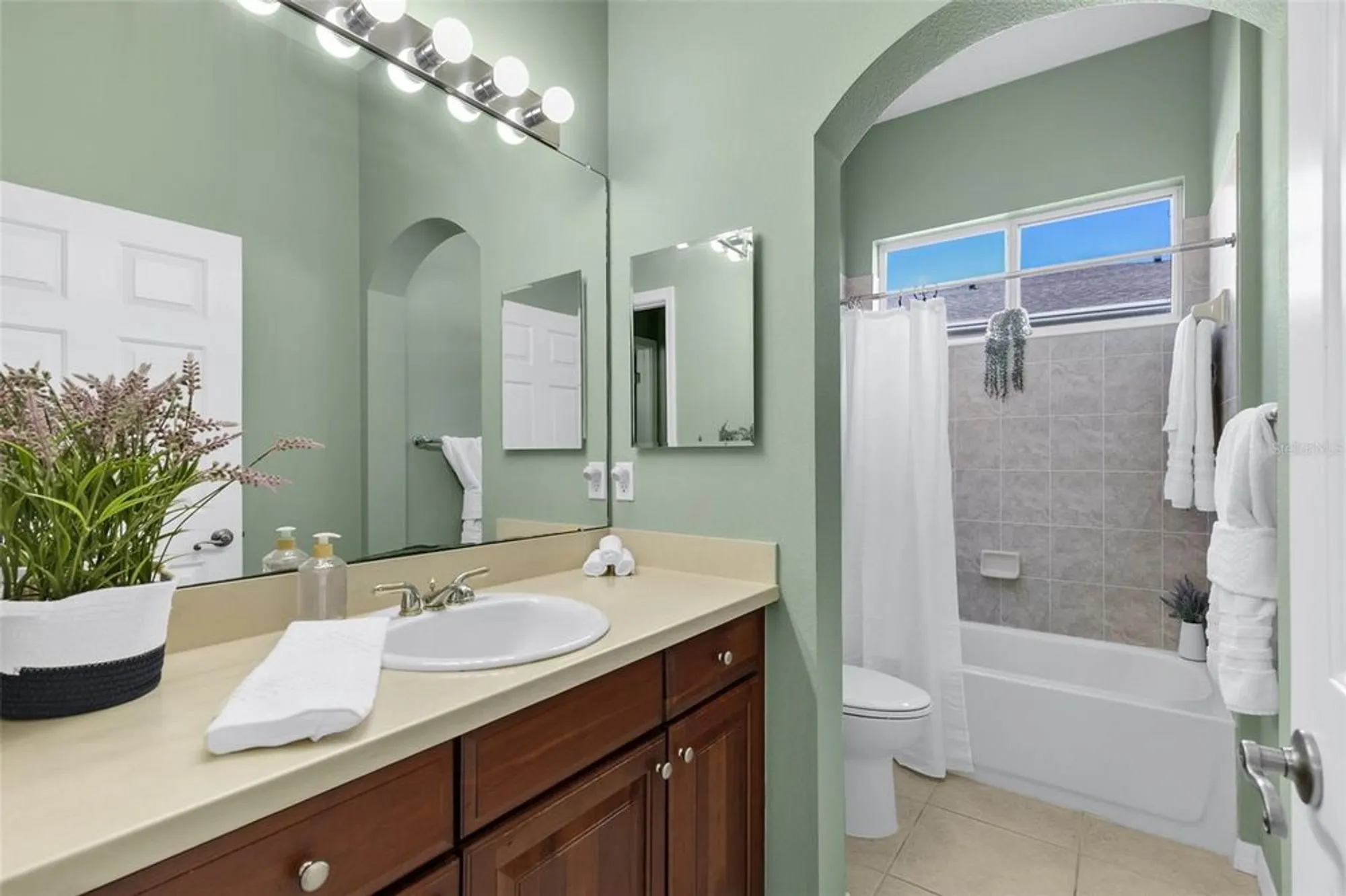 Property Slideshow image 37 of 64 | 2404 kensington greens dr, Sun City Center, FL, 33573