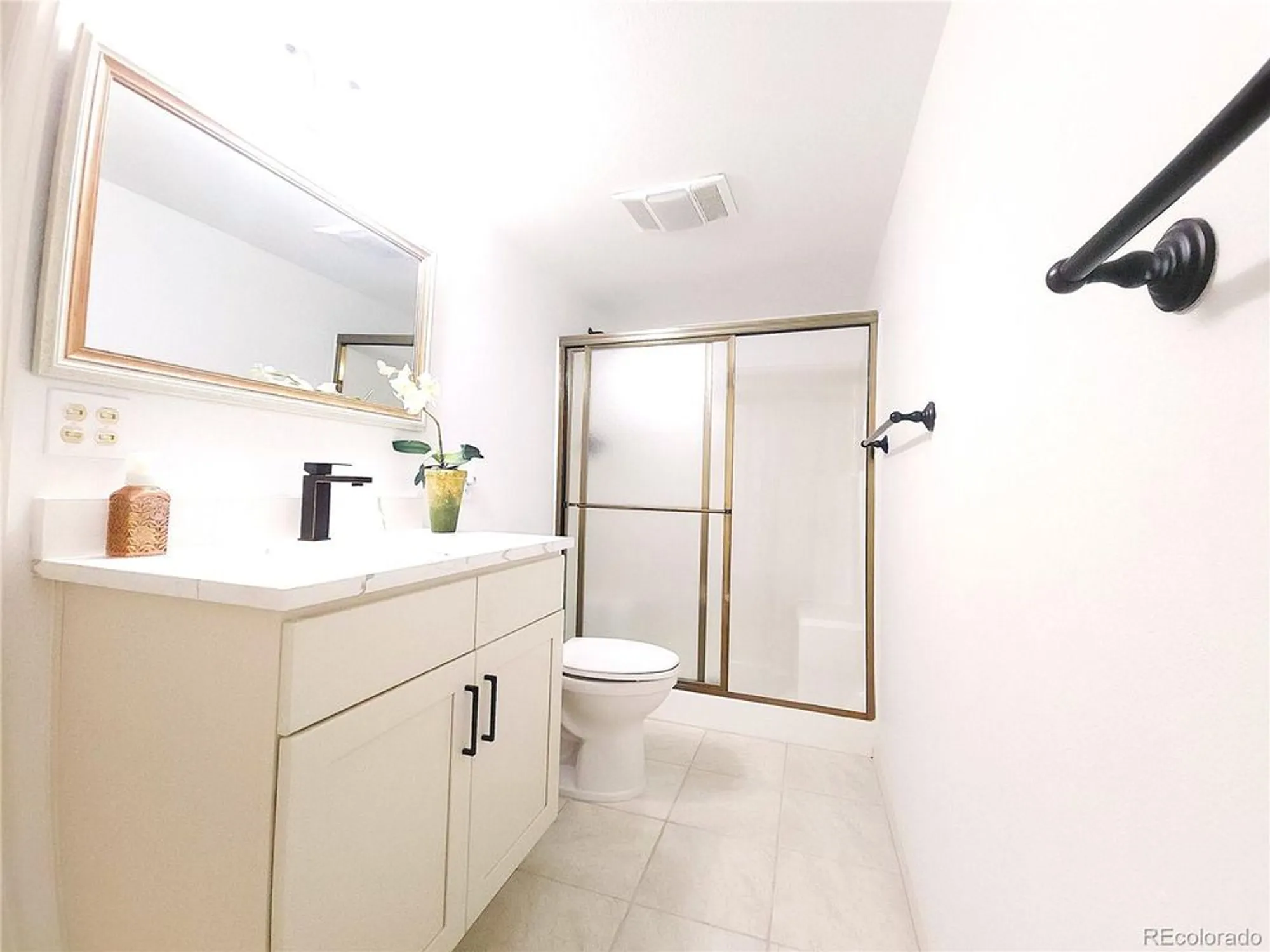 Property Slideshow image 24 of 31 | 4927 greenwich way, Highlands Ranch, CO, 80130