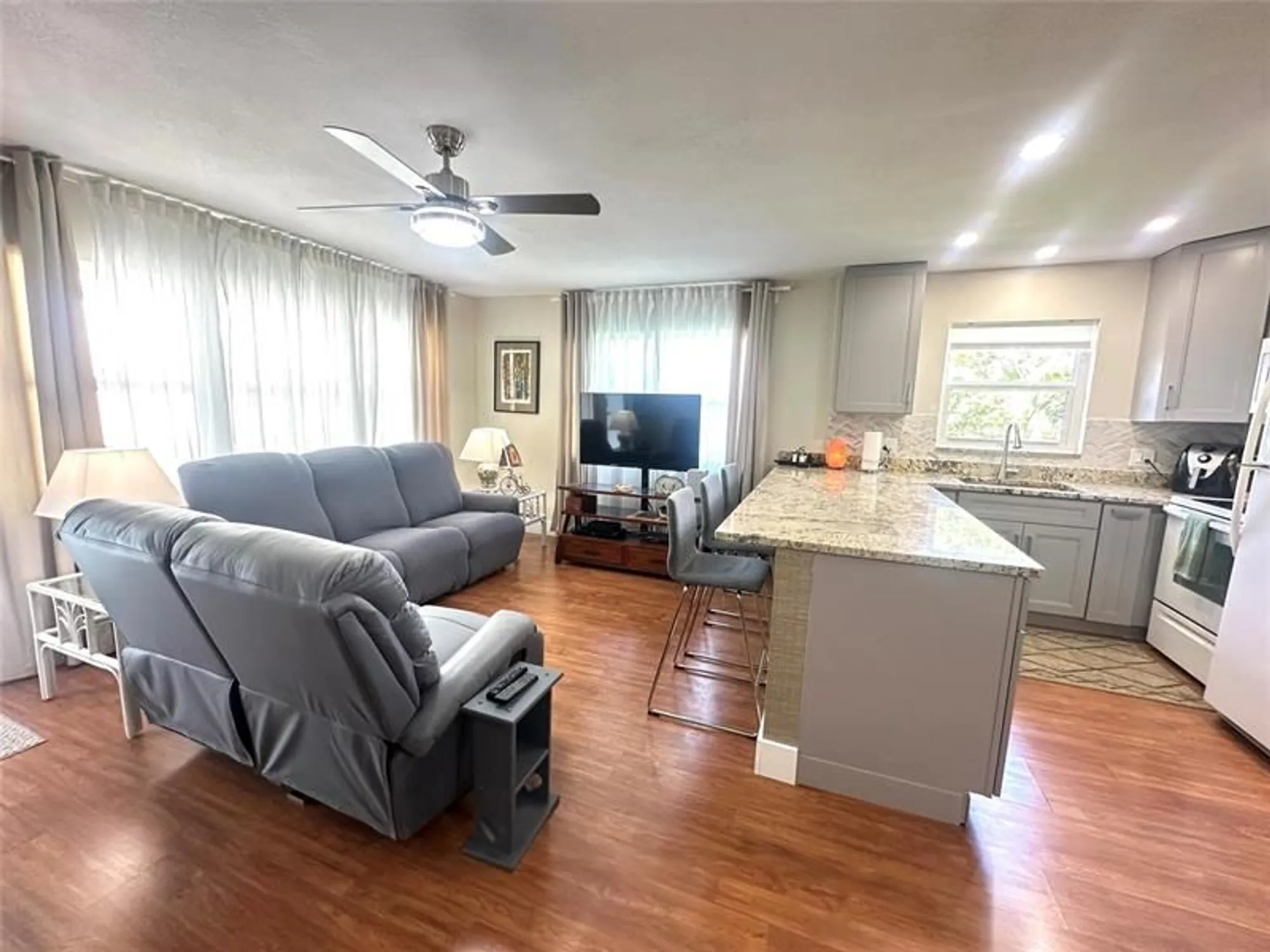 Property Slideshow image 4 of 66 | 528 tilford x # 528, Deerfield Beach, FL, 33442