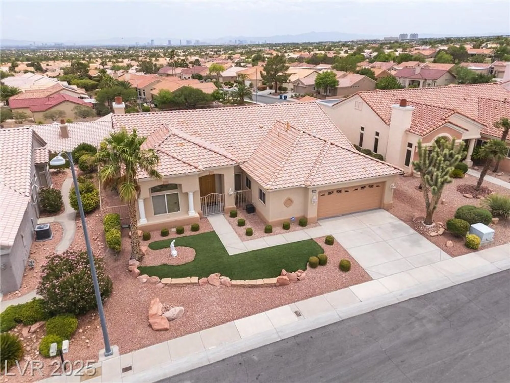 Property Slideshow image 36 of 67 | 2624 spalding dr, Las Vegas, NV, 89134