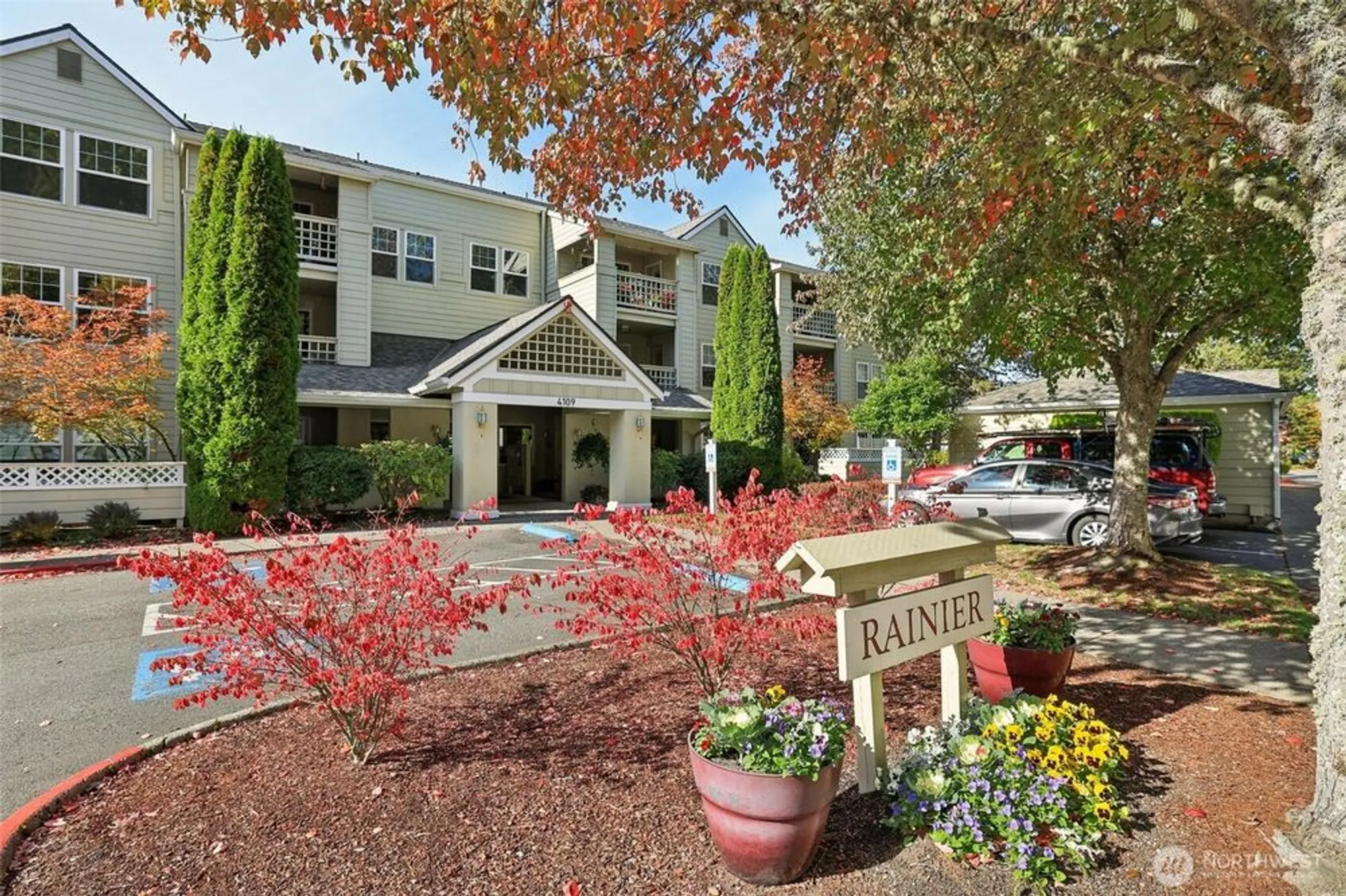 Property Slideshow image 30 of 32 | 4109 224th ln 207, Issaquah, WA, 98029