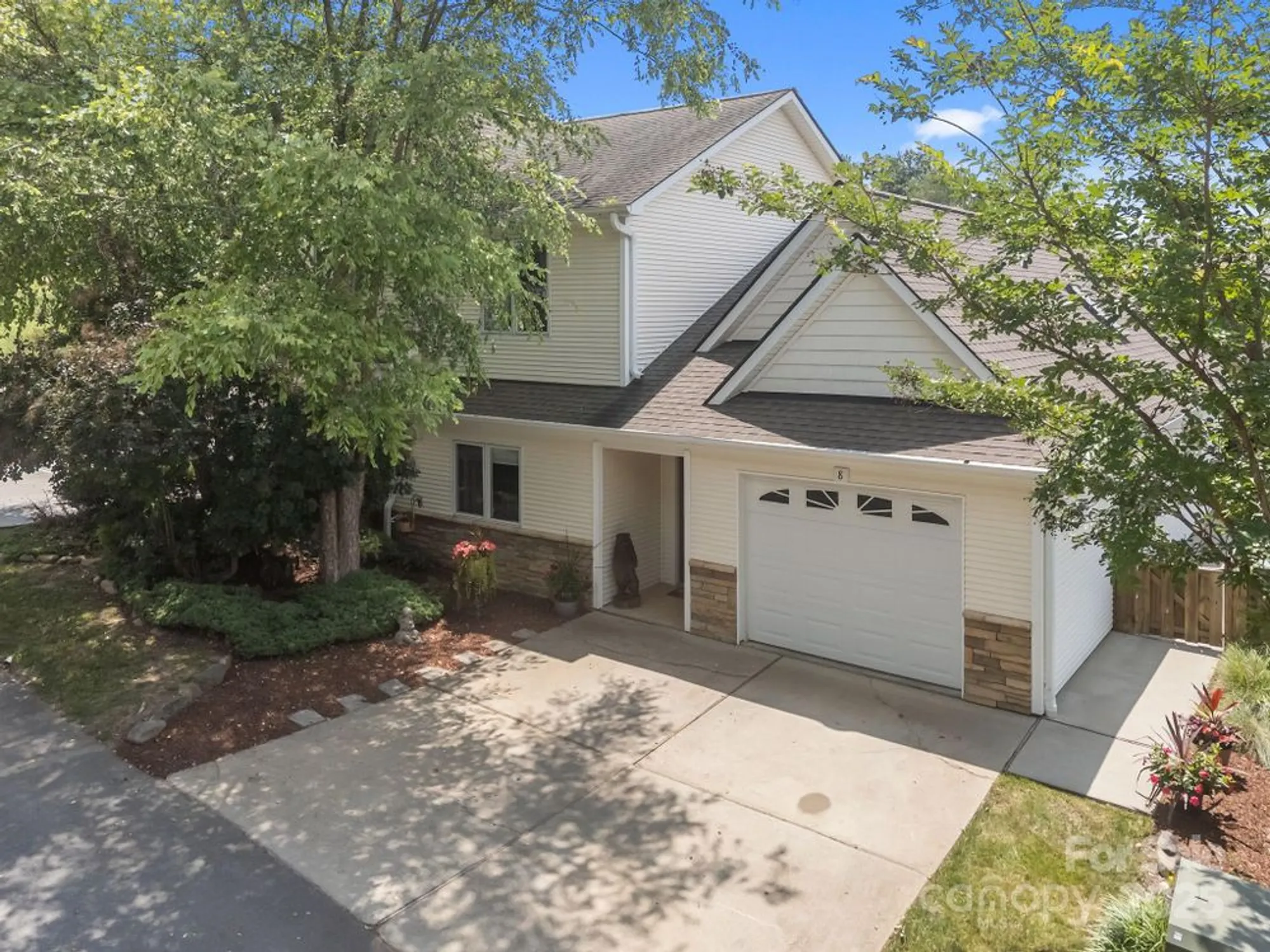 Property Slideshow image 2 of 30 | 8 beekeeper trl, Swannanoa, NC, 28778