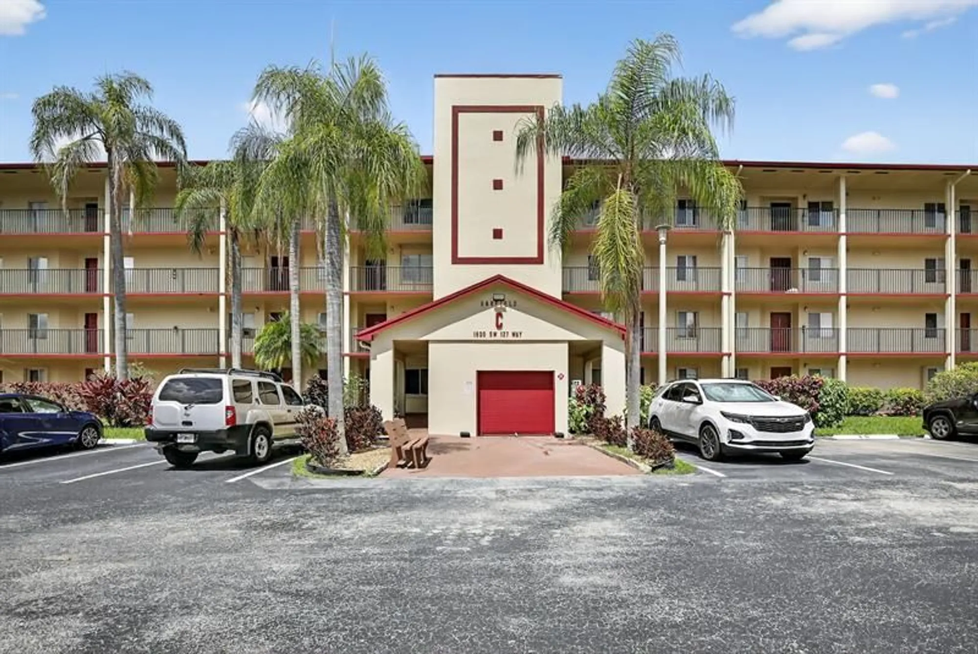 Property Slideshow image 4 of 39 | 1600 sw 127th way, Pembroke Pines, FL, 33027
