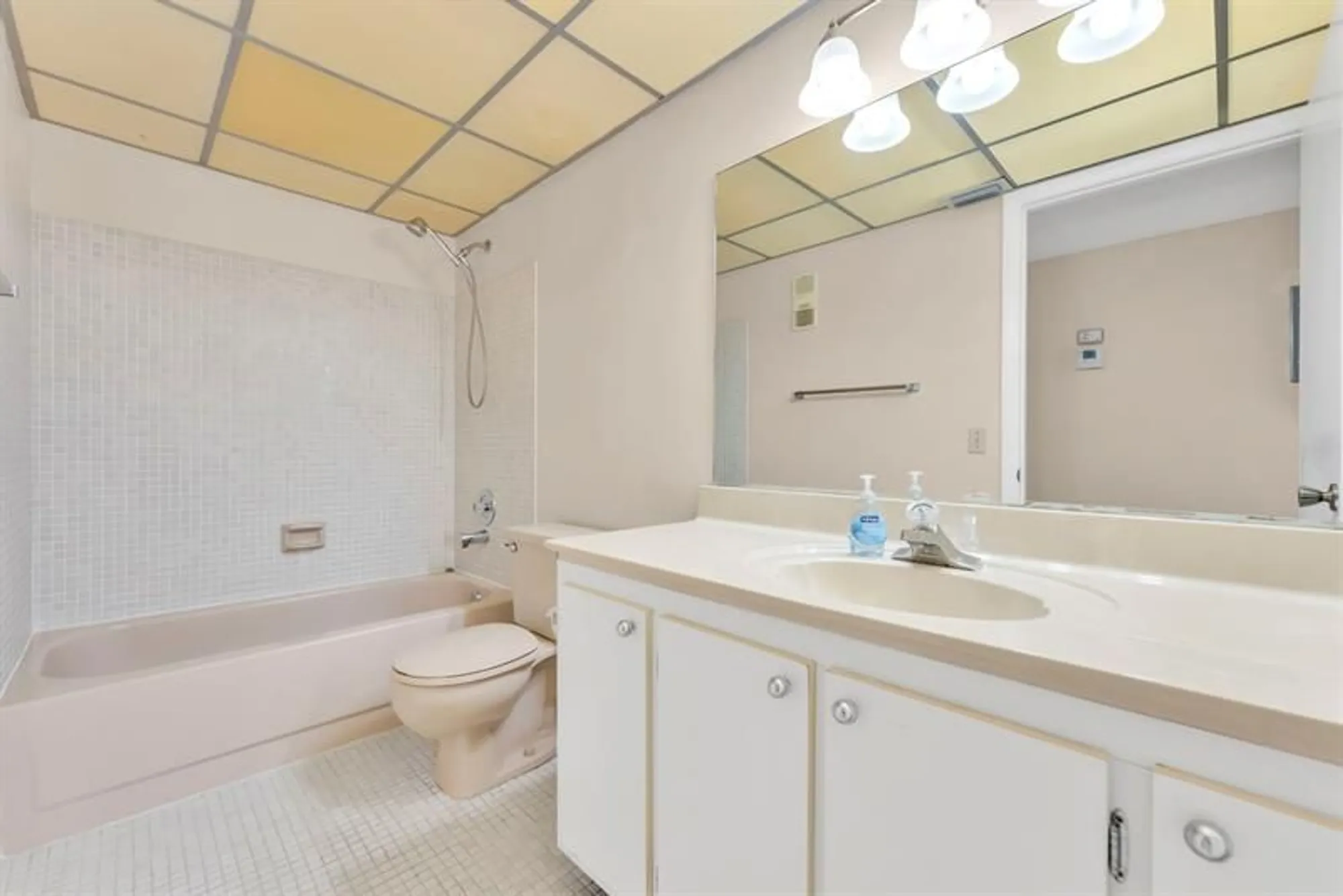 Property Slideshow image 10 of 29 | 9947 n belfort cir # 114, Tamarac, FL, 33321