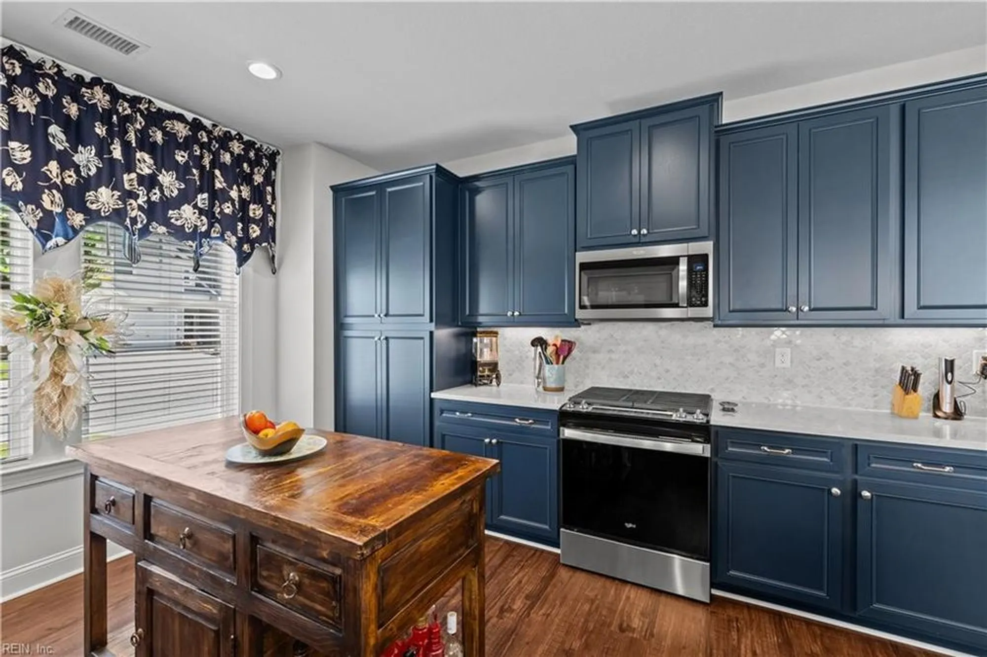 Property Slideshow image 14 of 50 | 4650 longleaf pl, Chesapeake, VA, 23321