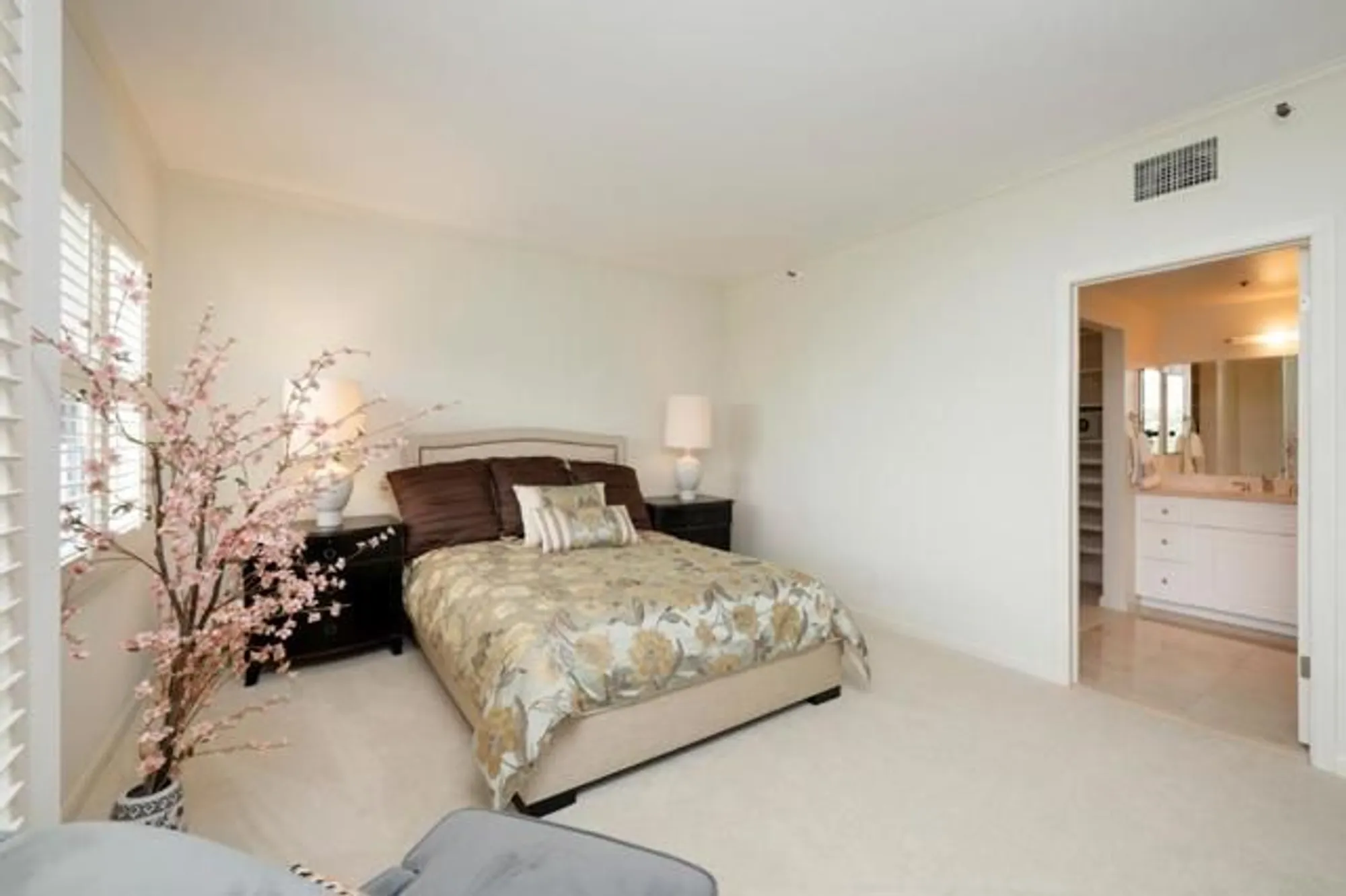 Property Slideshow image 3 of 15 | 1 baldwin ave 517, San Mateo, CA, 94401