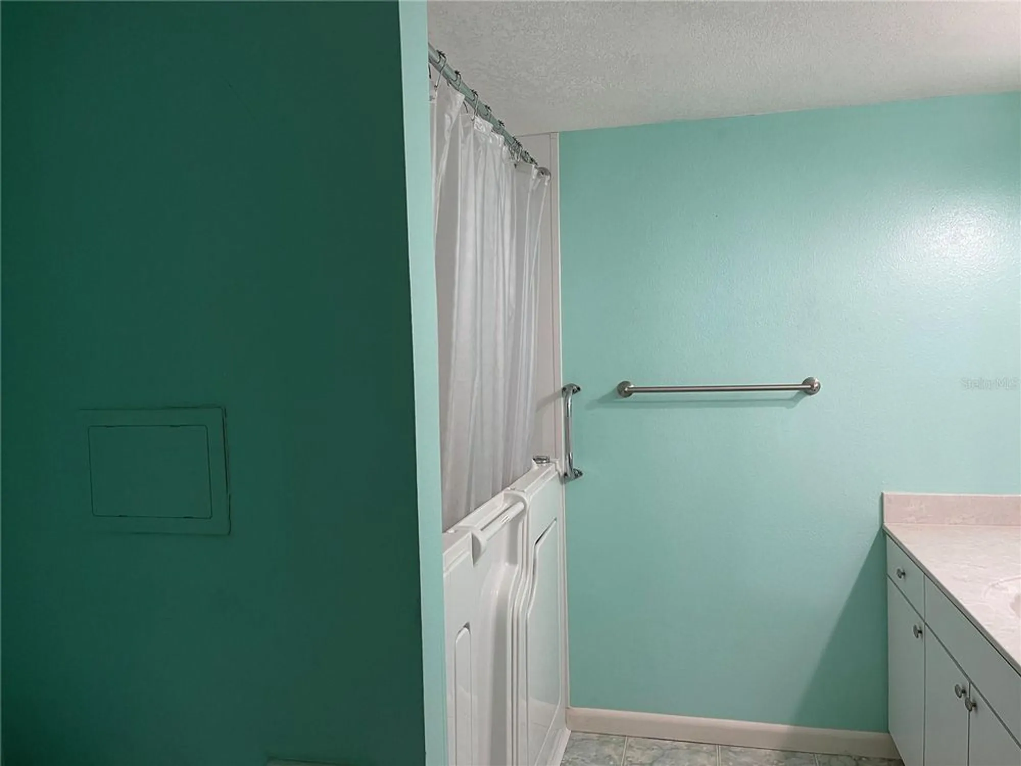 Property Slideshow image 5 of 7 | 820 virginia st apt 207, Dunedin, FL, 34698