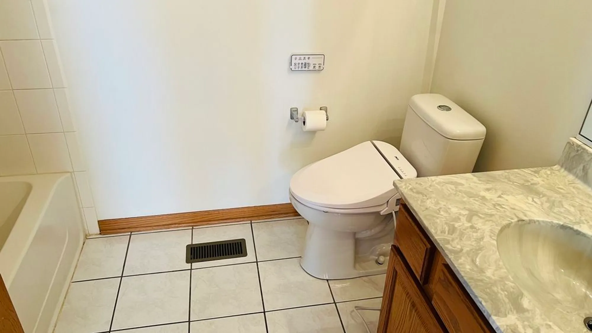 Property Slideshow image 12 of 18 | 20827 w honeysuckle ct, Plainfield, IL, 60544