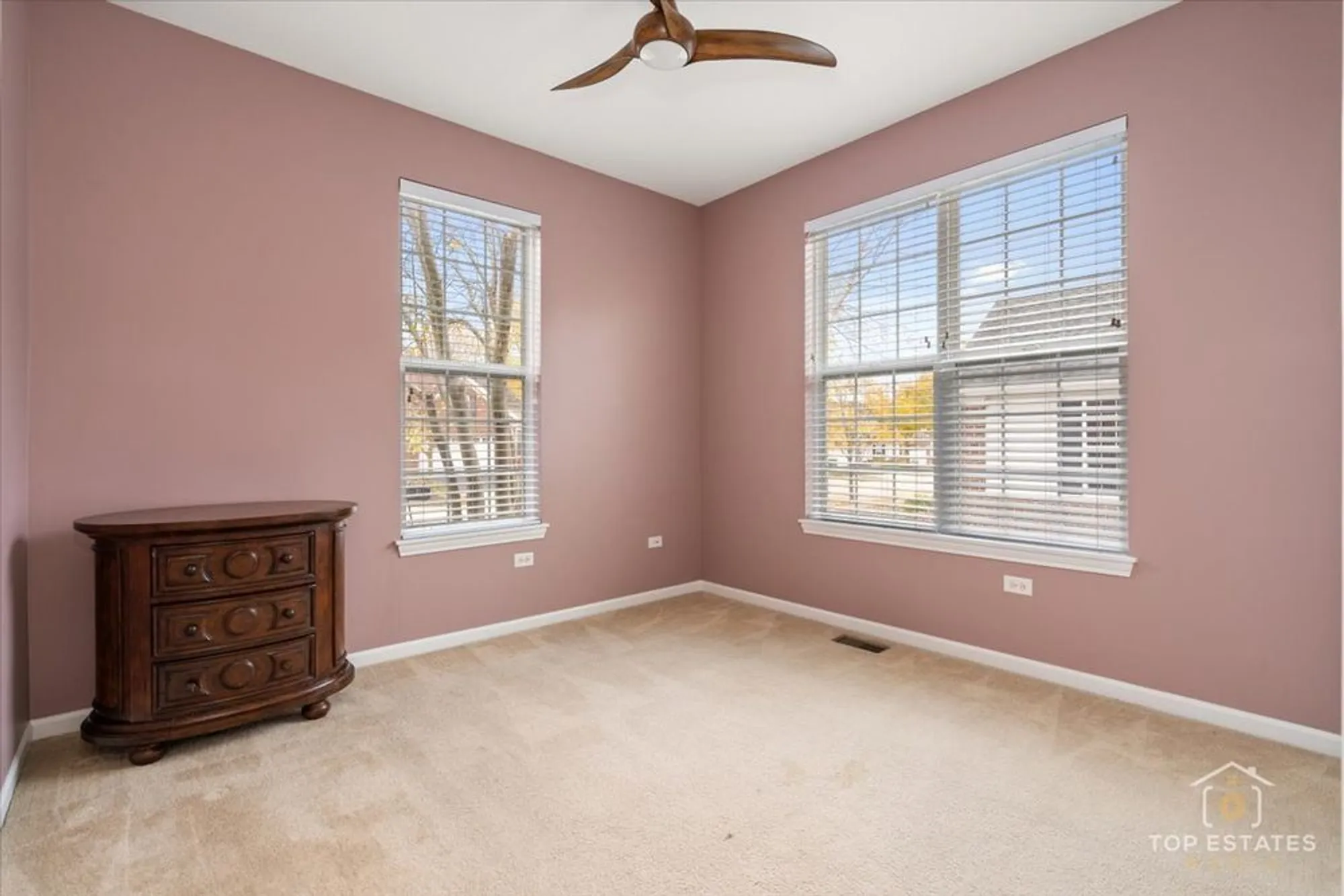 Property Slideshow image 23 of 43 | 1039 riviera dr # 1039, Elgin, IL, 60124