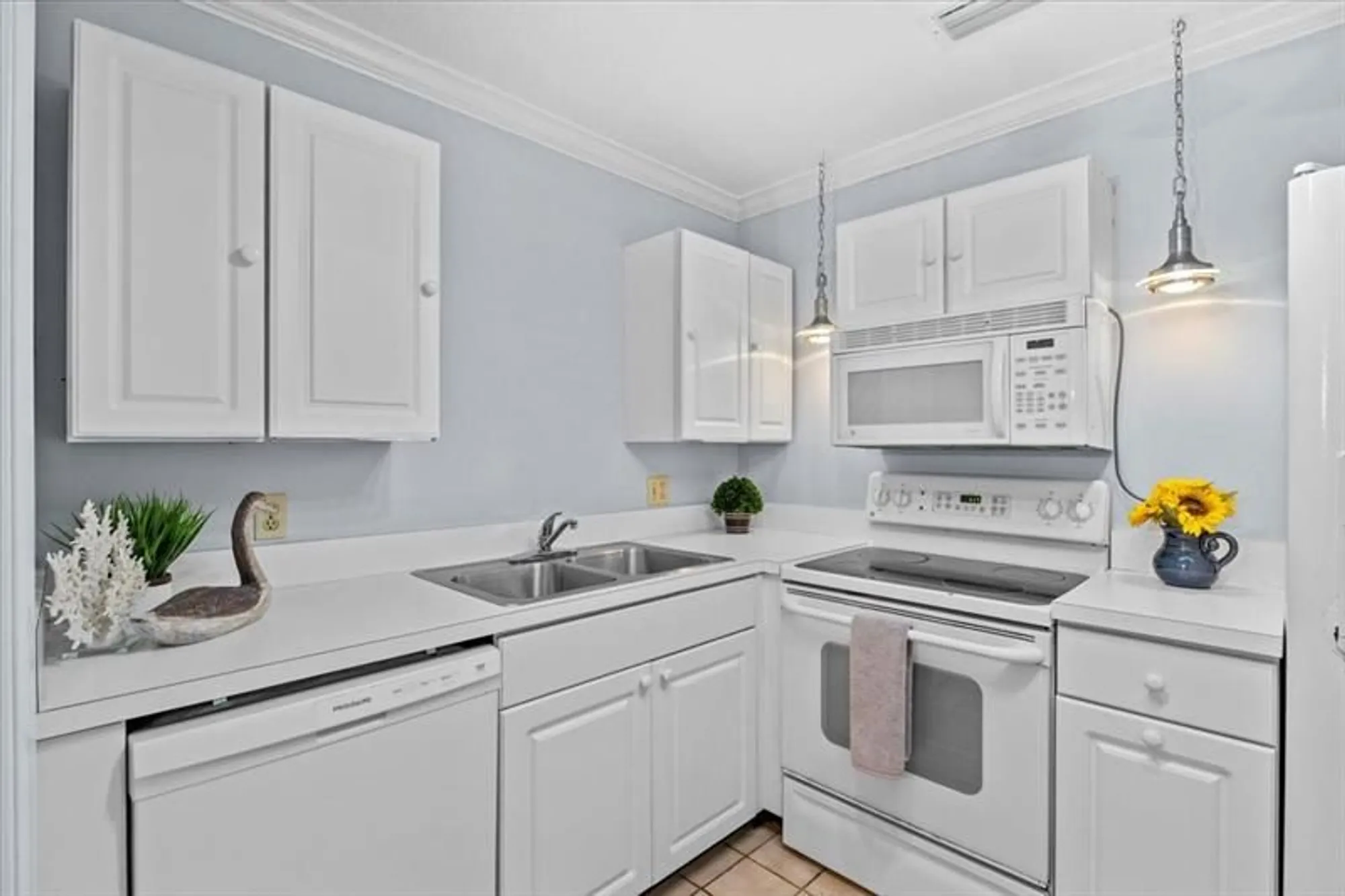 Property Slideshow image 5 of 34 | 44 vista gardens trl apt 206, Vero Beach, FL, 32962