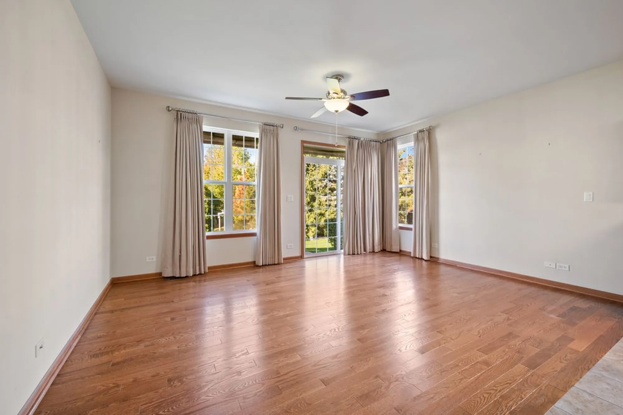 Property Slideshow image 11 of 30 | 1176 heathrow ln, Aurora, IL, 60502