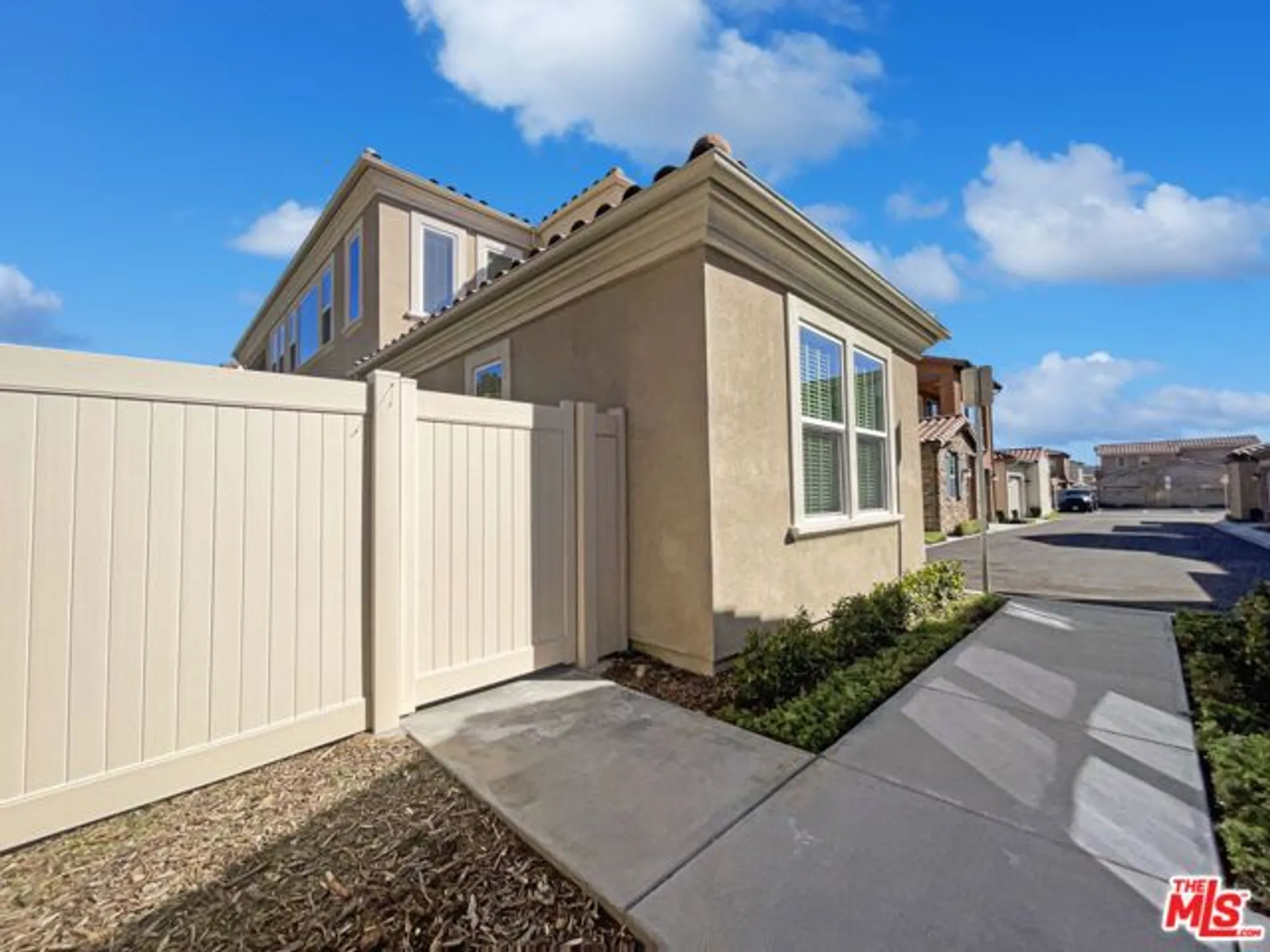 Property Slideshow image 10 of 30 | 20543 martingale pl, Santa Clarita, CA, 91350