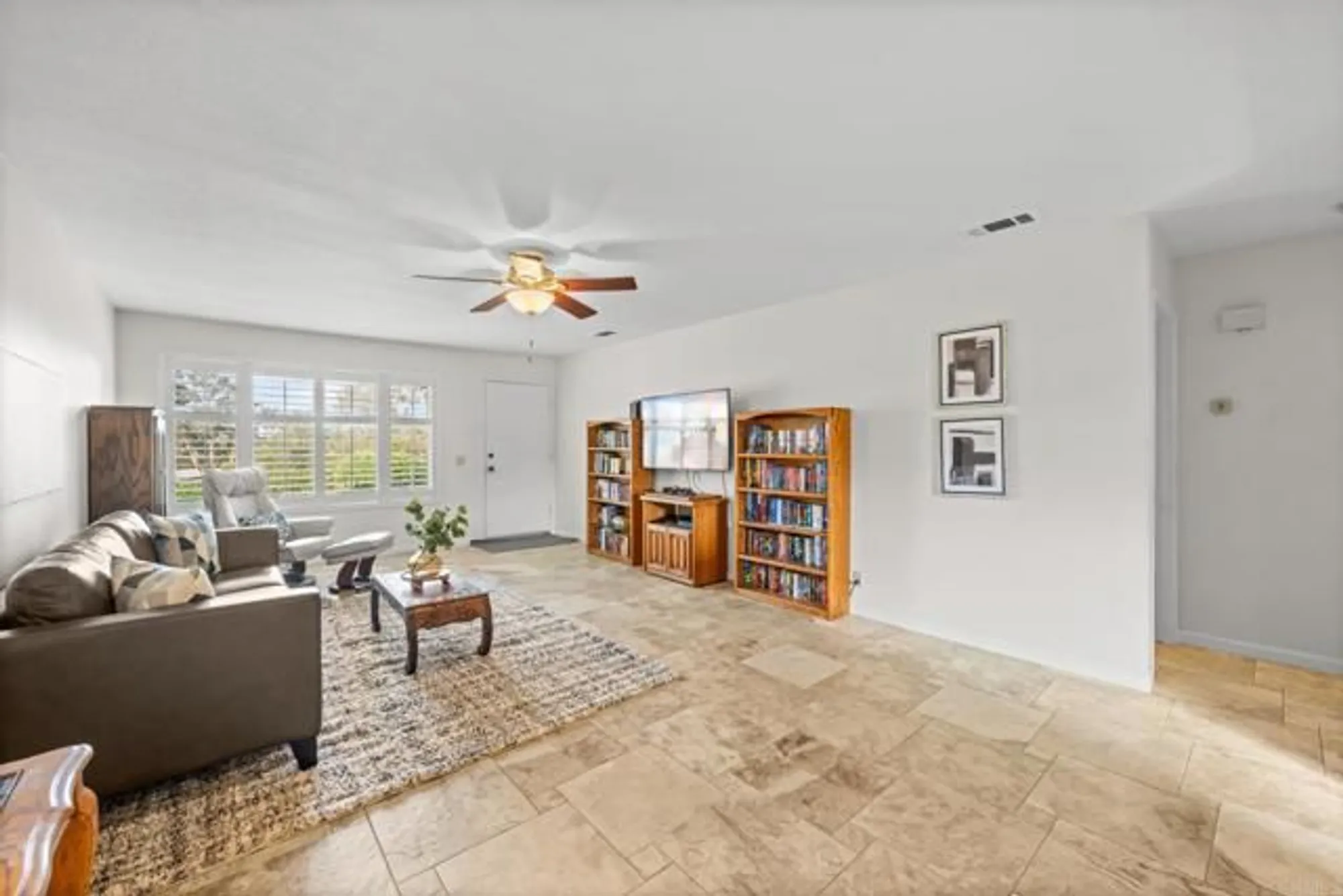 Property Slideshow image 4 of 19 | 4395 albatross way, Oceanside, CA, 92057