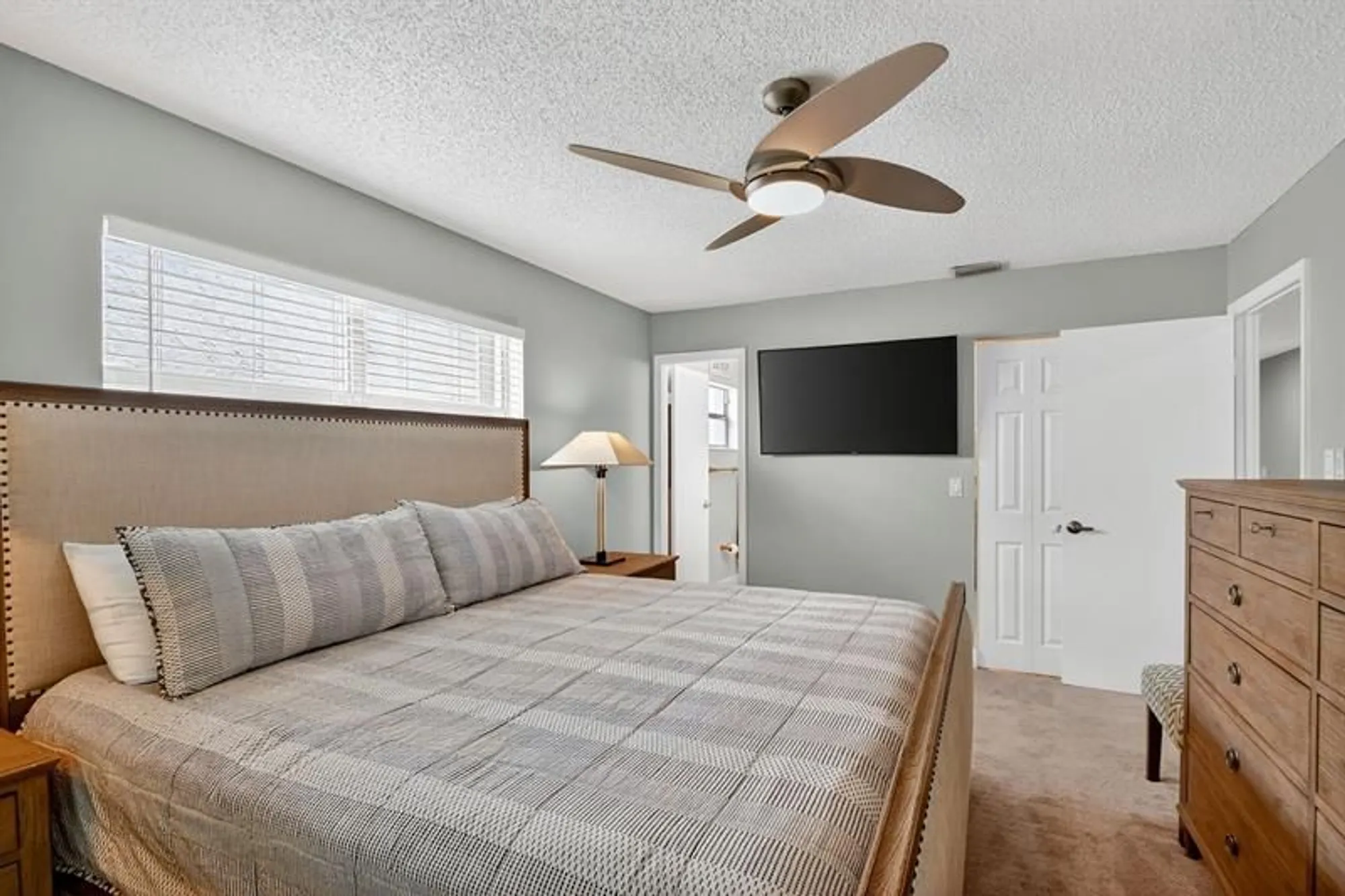 Property Slideshow image 16 of 45 | 121 lake meryl dr, West Palm Beach, FL, 33411