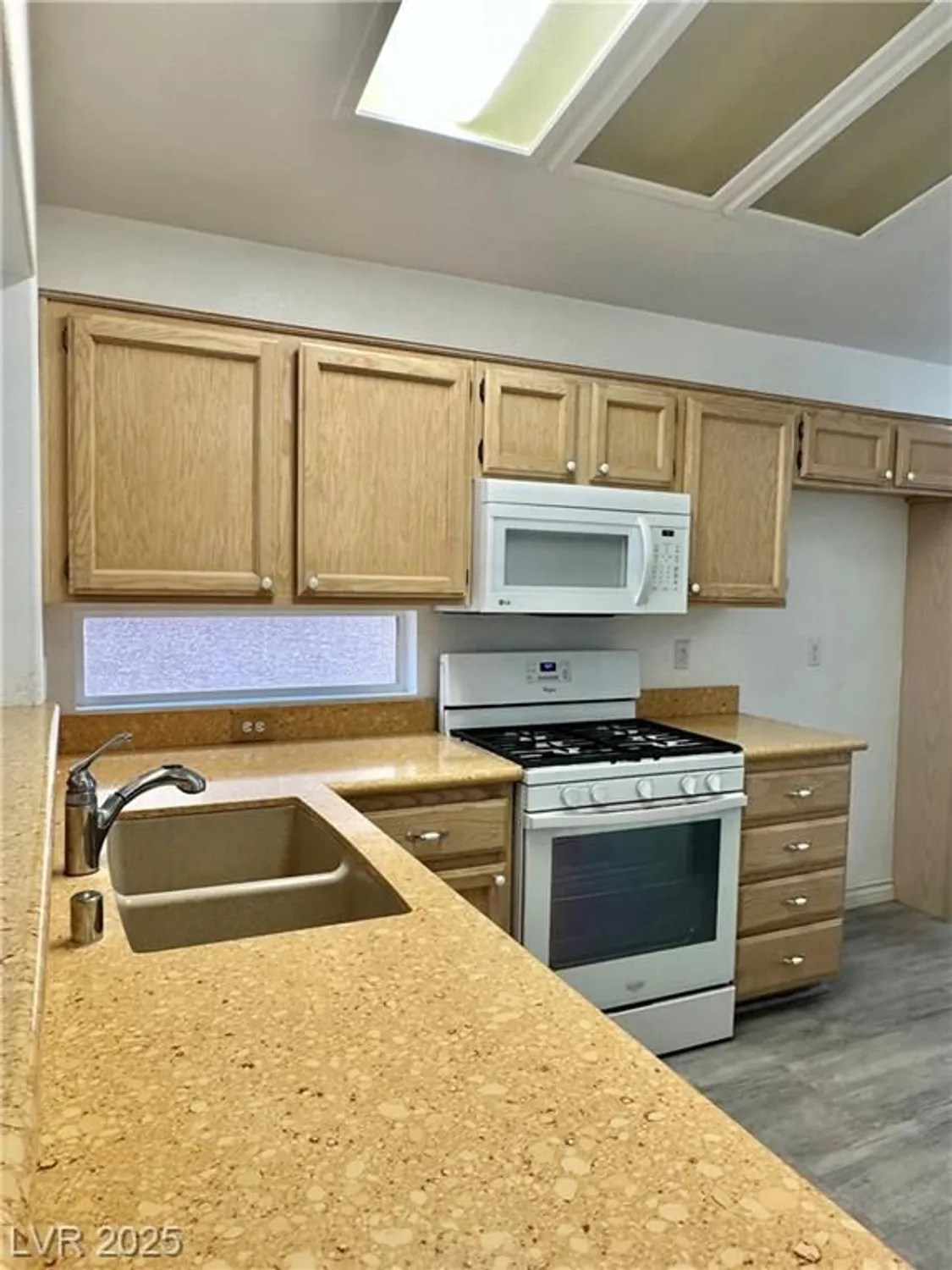 Property Slideshow image 10 of 26 | 466 edgefield ridge pl, Henderson, NV, 89012