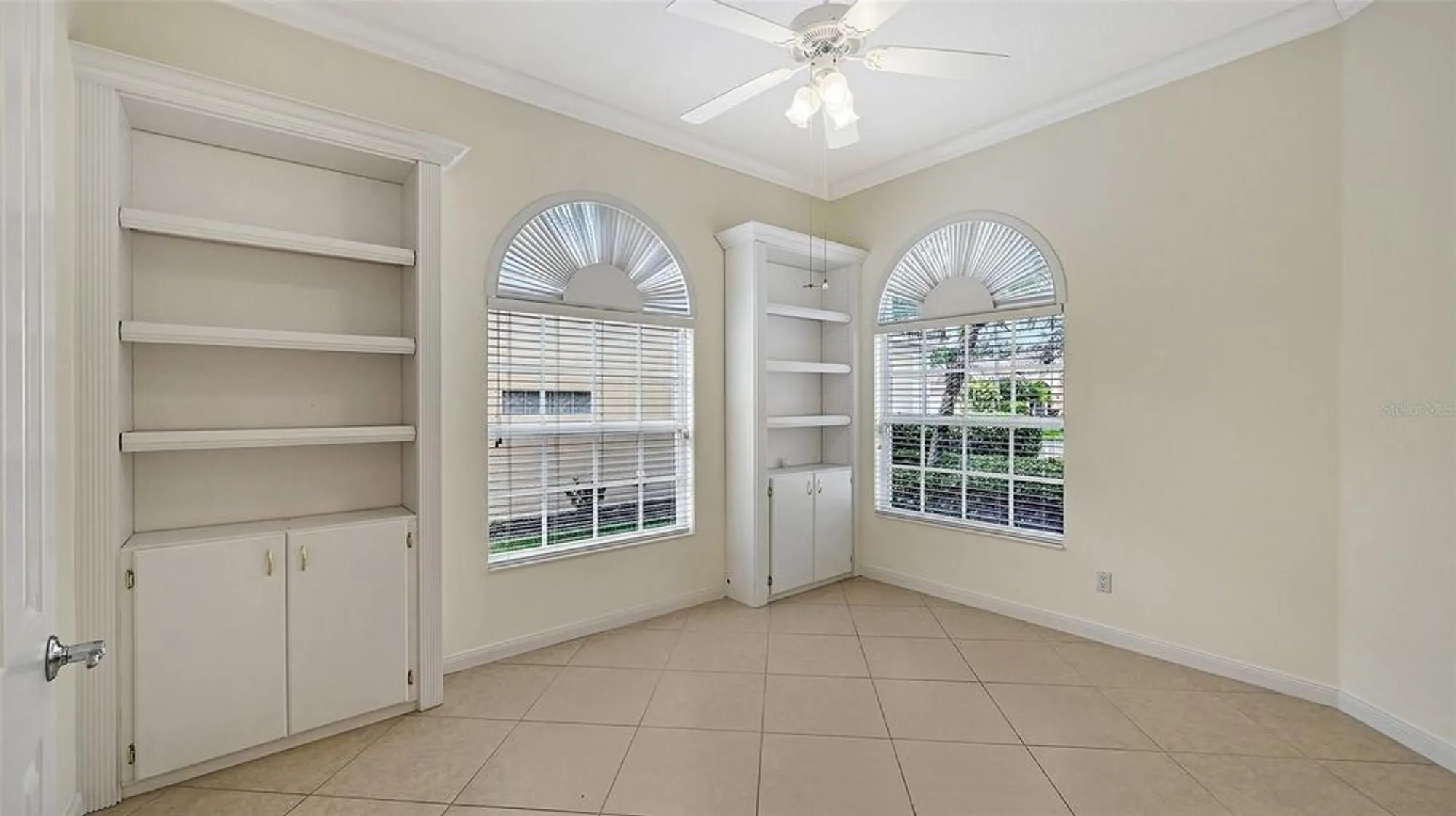 Property Slideshow image 12 of 100 | 5679 ferrara dr, Sarasota, FL, 34238