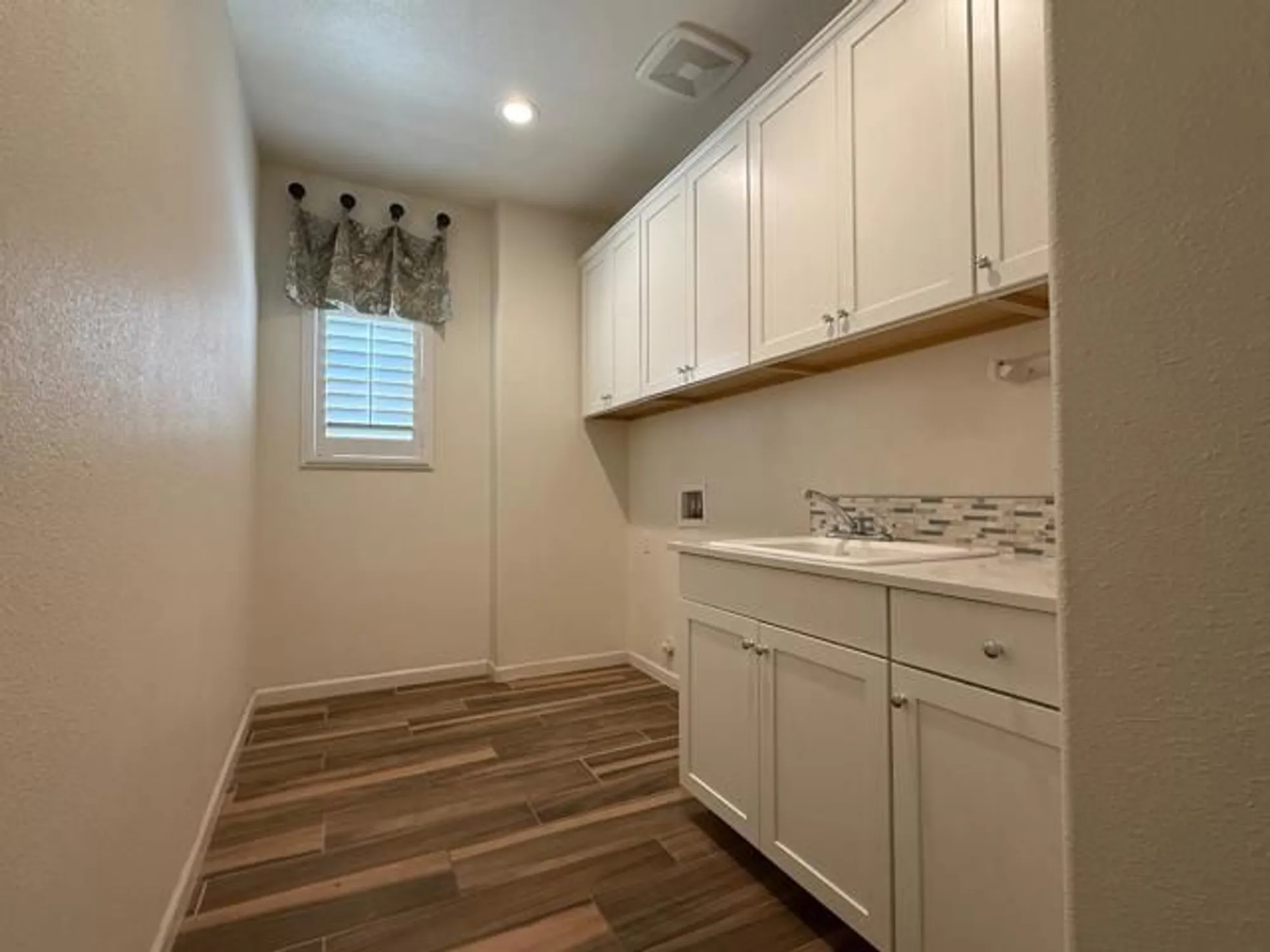 Property Slideshow image 14 of 15 | 830 auction st, Los Banos, CA, 93635