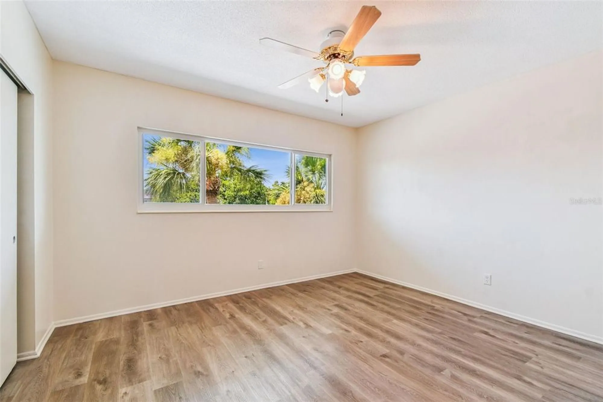 Property Slideshow image 26 of 55 | 2071 australia way 59, Clearwater, FL, 33763