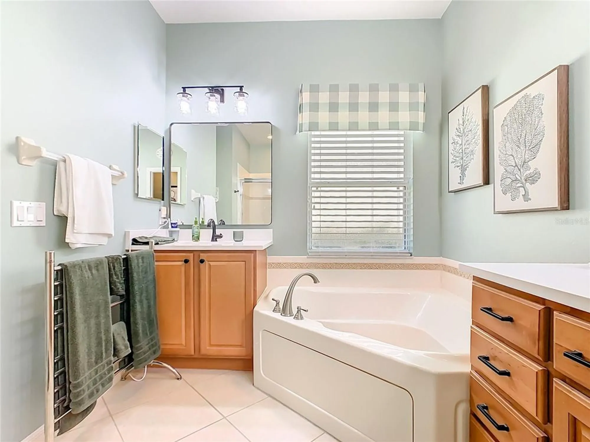 Property Slideshow image 25 of 76 | 680 portofino dr, Poinciana, FL, 34759