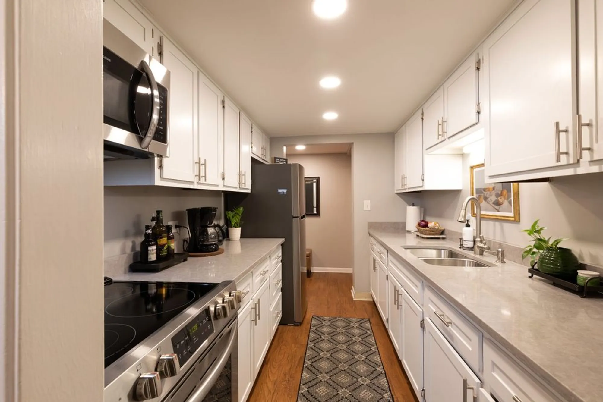 Property Slideshow image 2 of 20 | 5300 walnut ave apt 11b, Downers Grove, IL, 60515