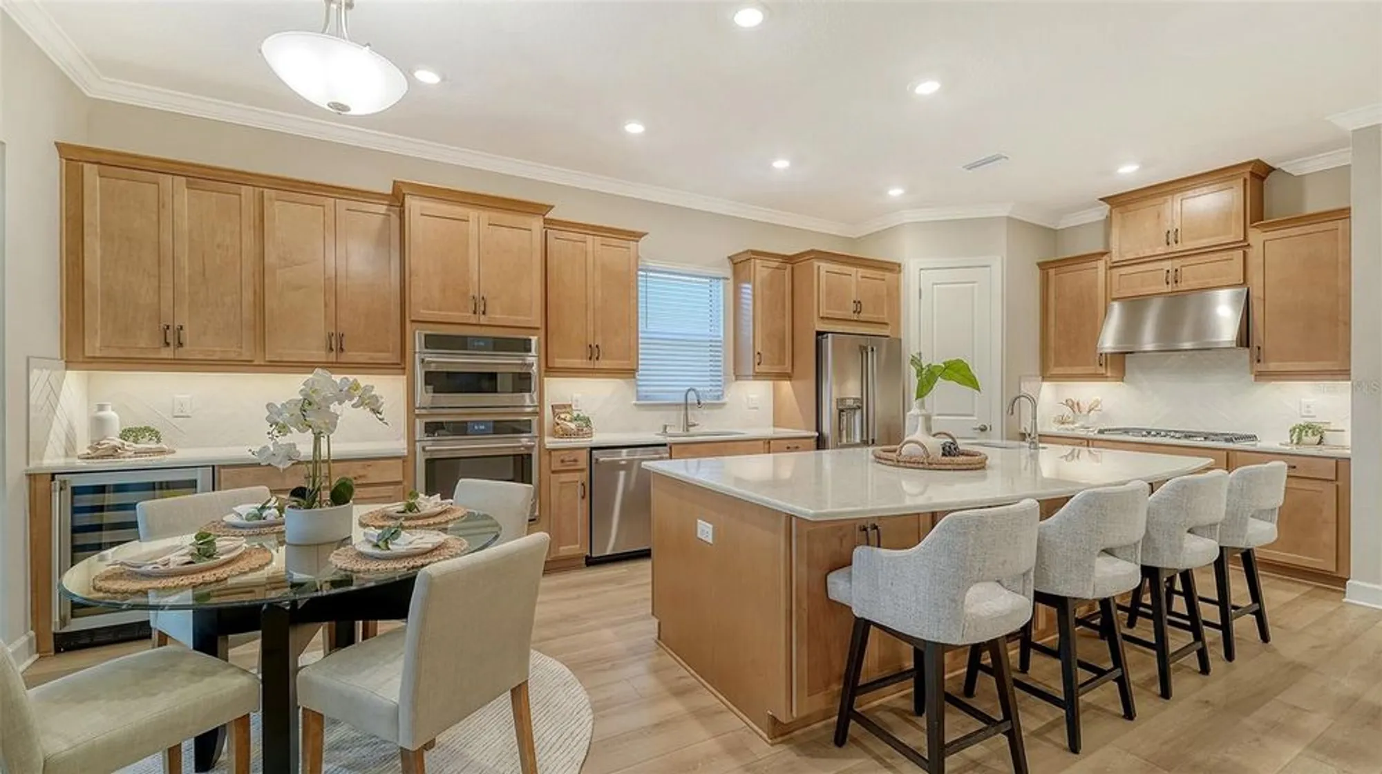 Property Slideshow image 9 of 90 | 16423 isola pl, Lakewood Ranch, FL, 34211