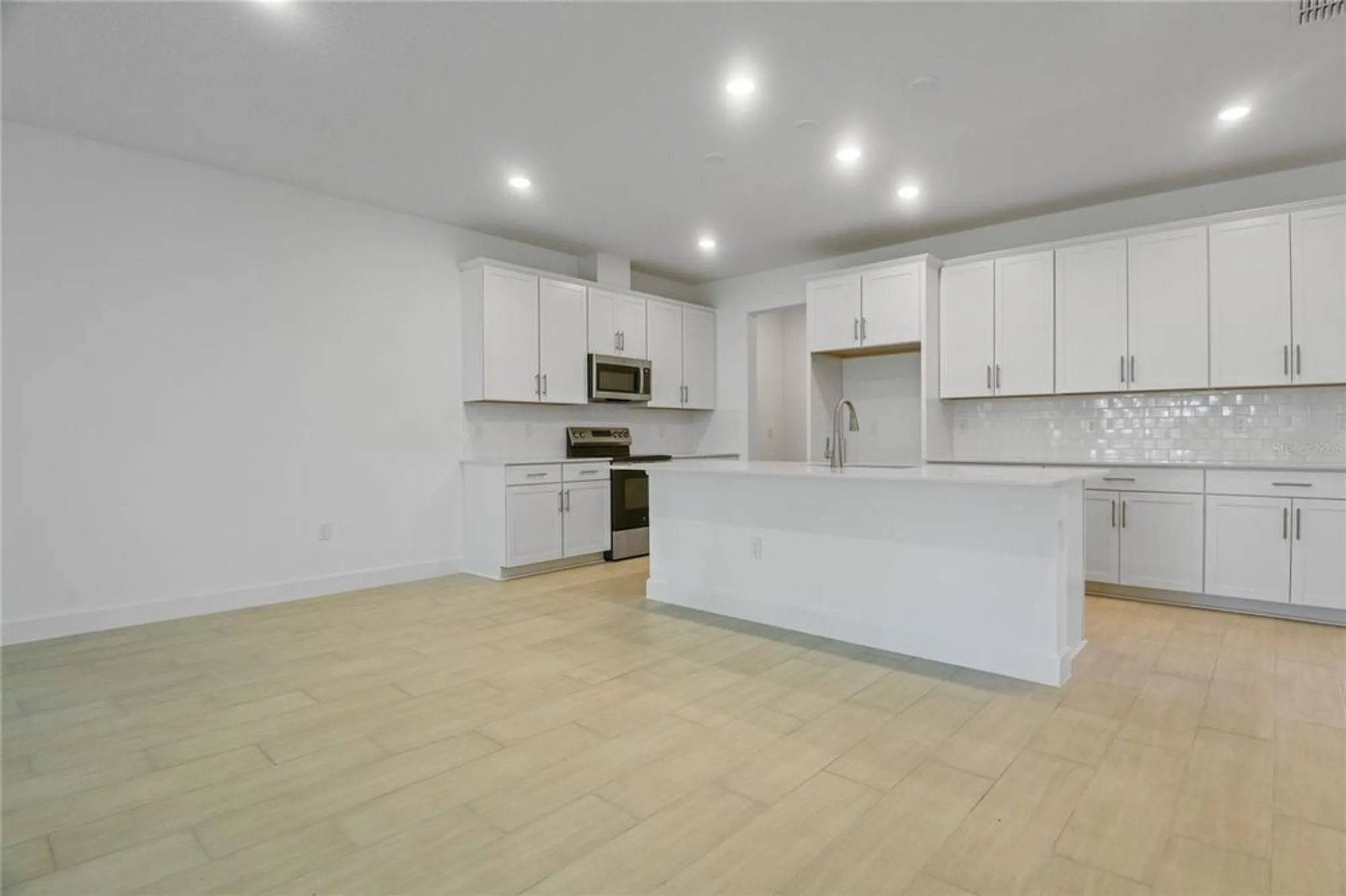 Property Slideshow image 7 of 33 | 9093 players dr, Weeki Wachee, FL, 34613