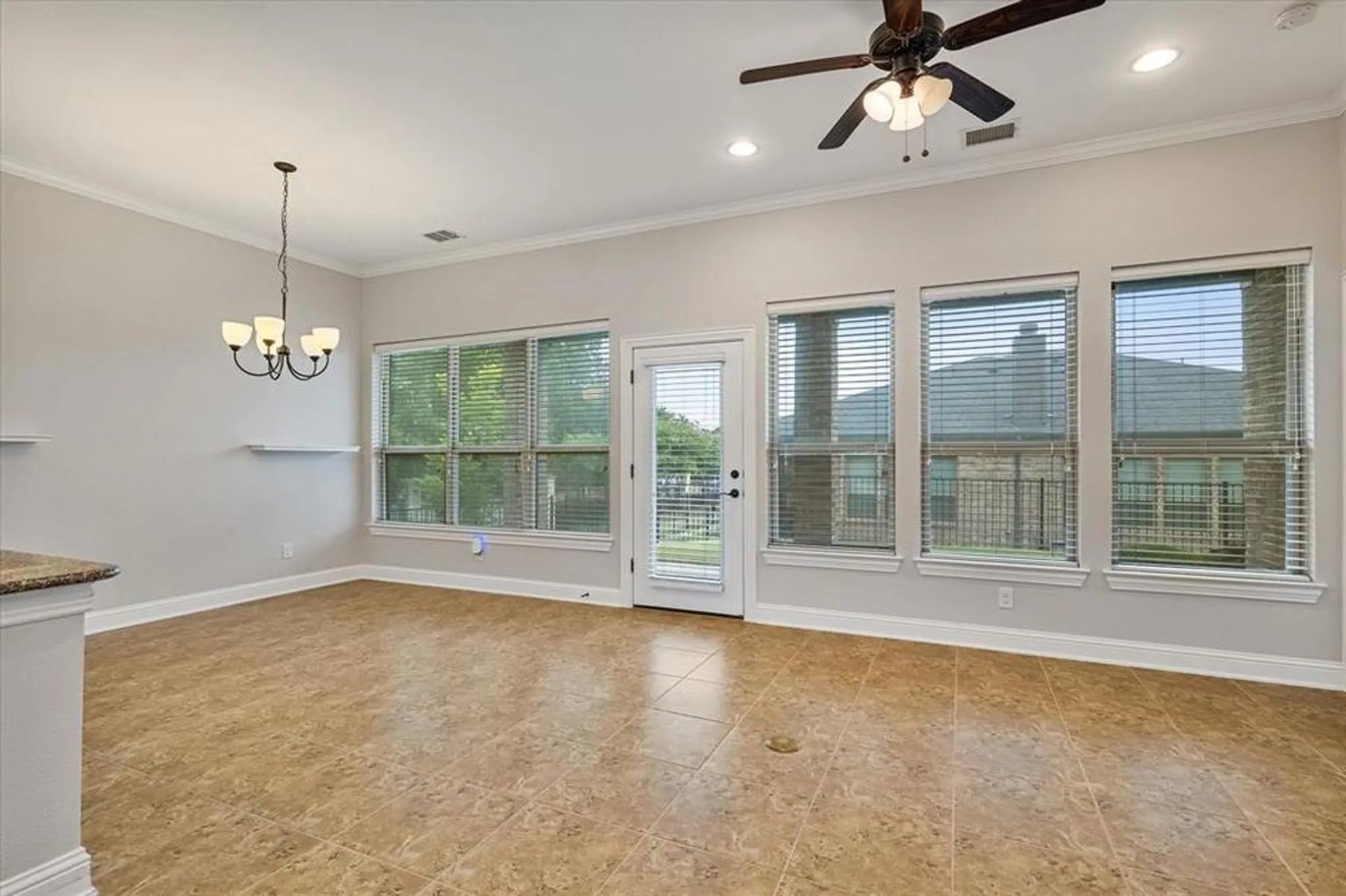 Property Slideshow image 10 of 28 | 3701 creek view dr, Mckinney, TX, 75071