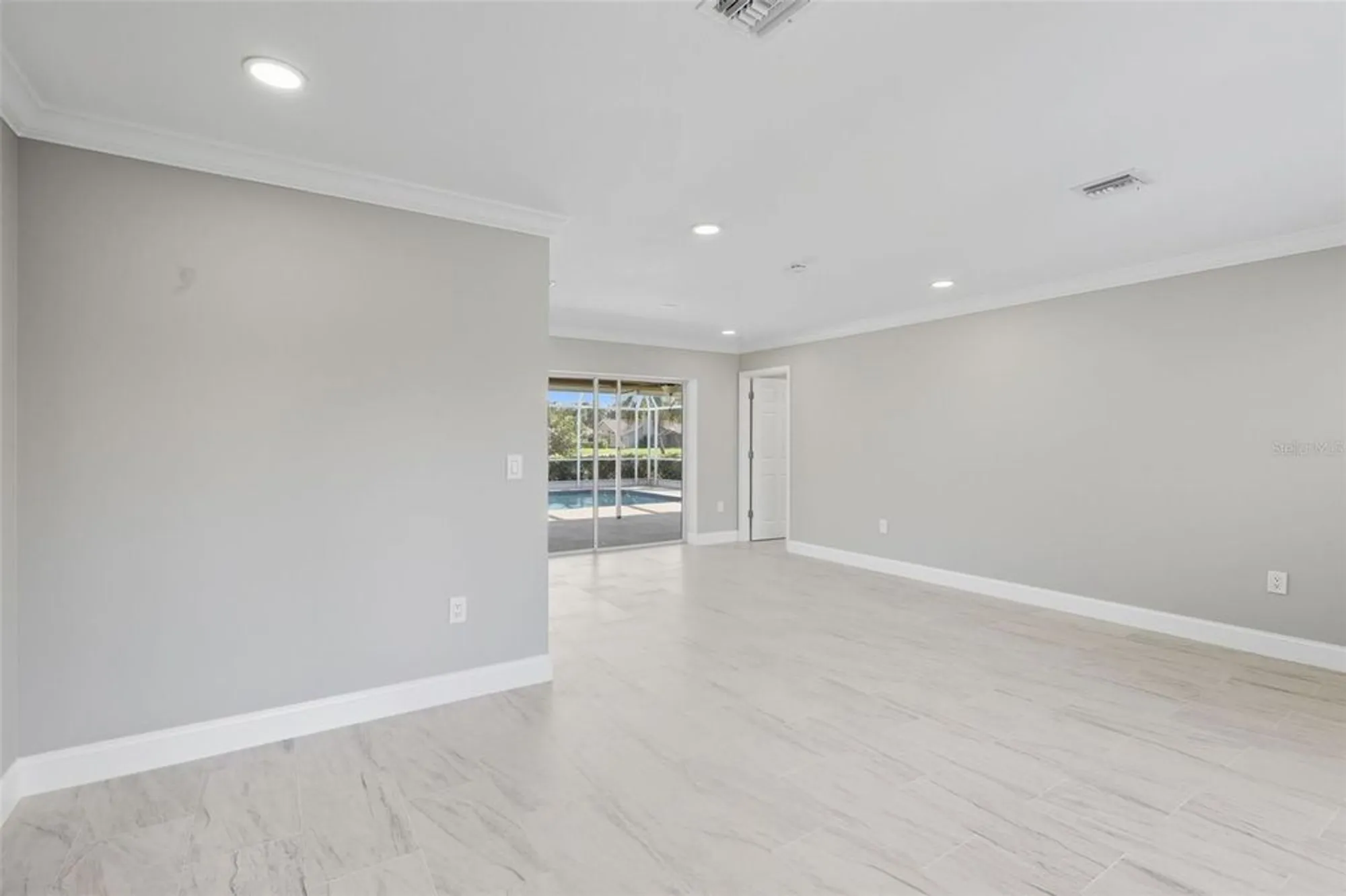 Property Slideshow image 12 of 61 | 6994 country lakes cir, Sarasota, FL, 34243