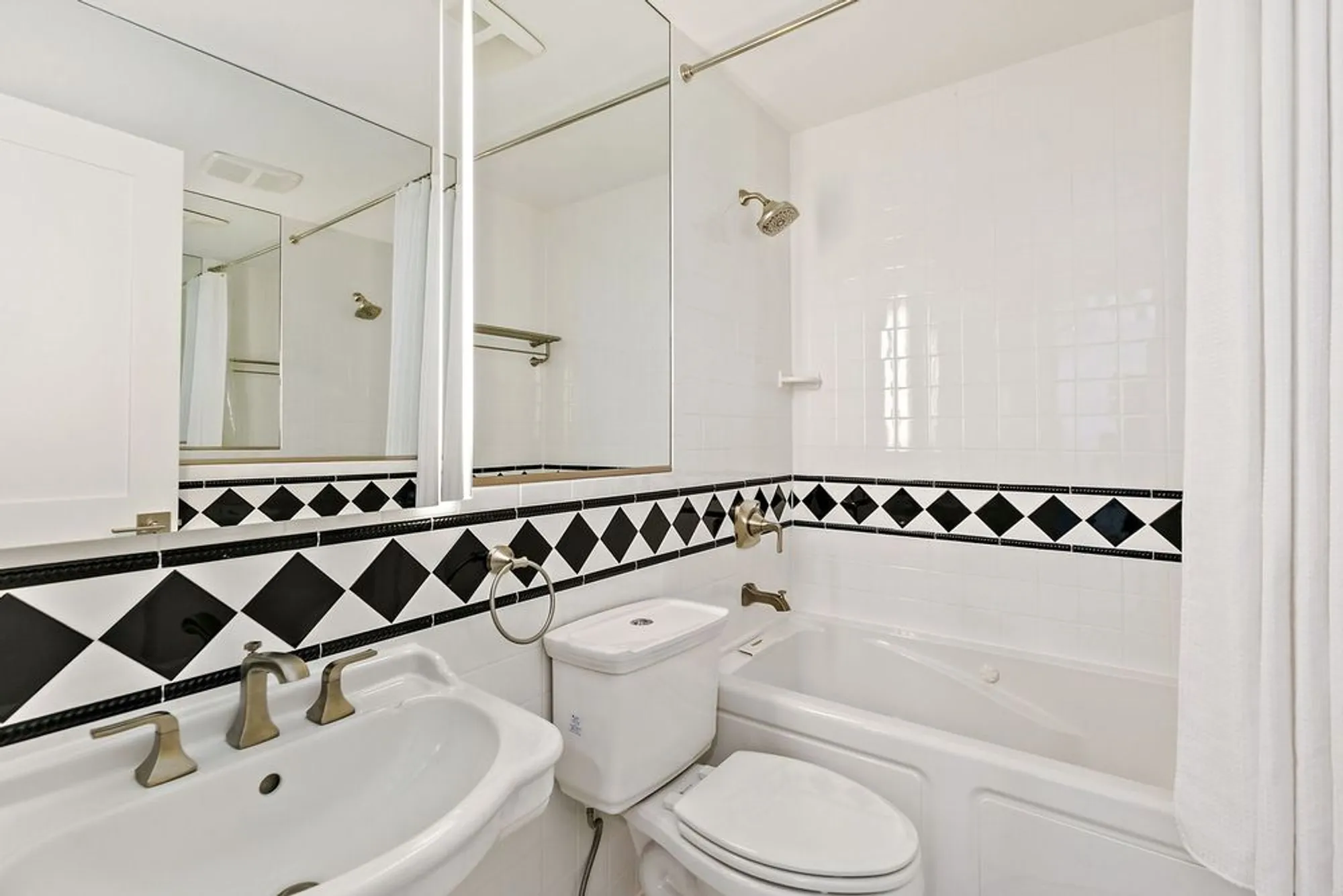 Property Slideshow image 19 of 48 | 535 woodview rd, Lake Barrington, IL, 60010