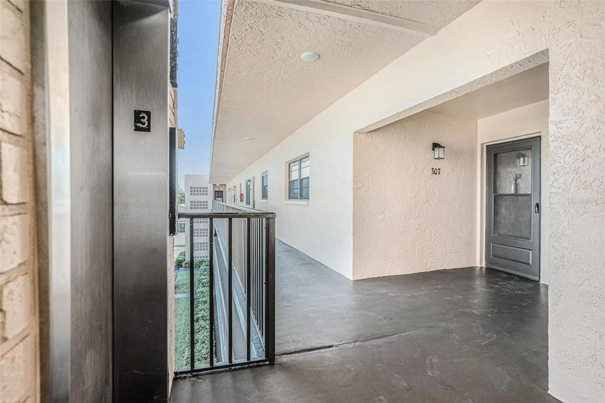 Property Slideshow image 4 of 35 | 5971 terrace park dr n unit 307, St Petersburg, FL, 33709