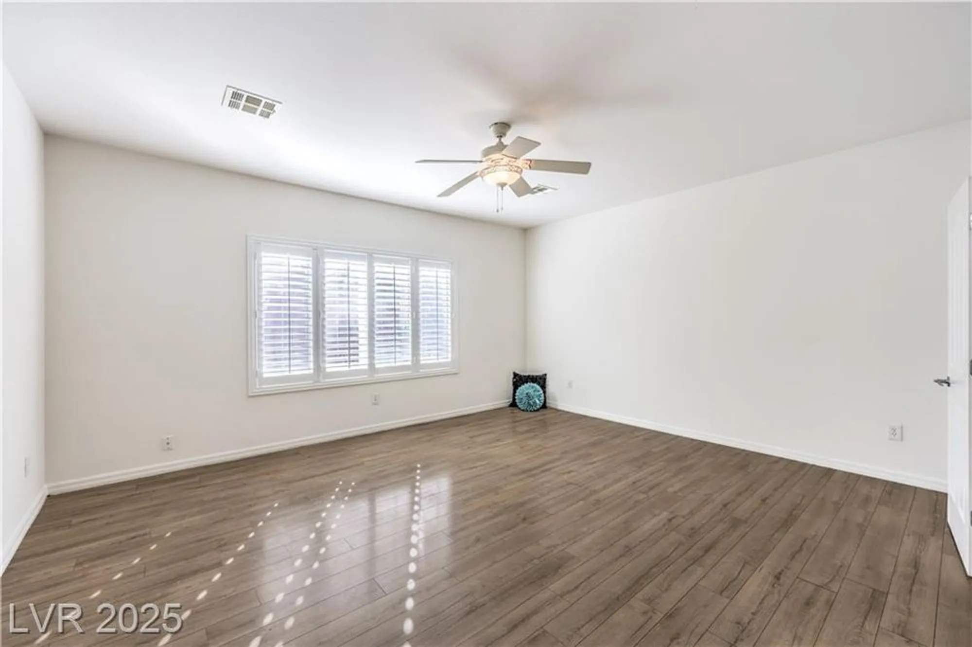 Property Slideshow image 13 of 40 | 2317 shorewood hills ave, Henderson, NV, 89052