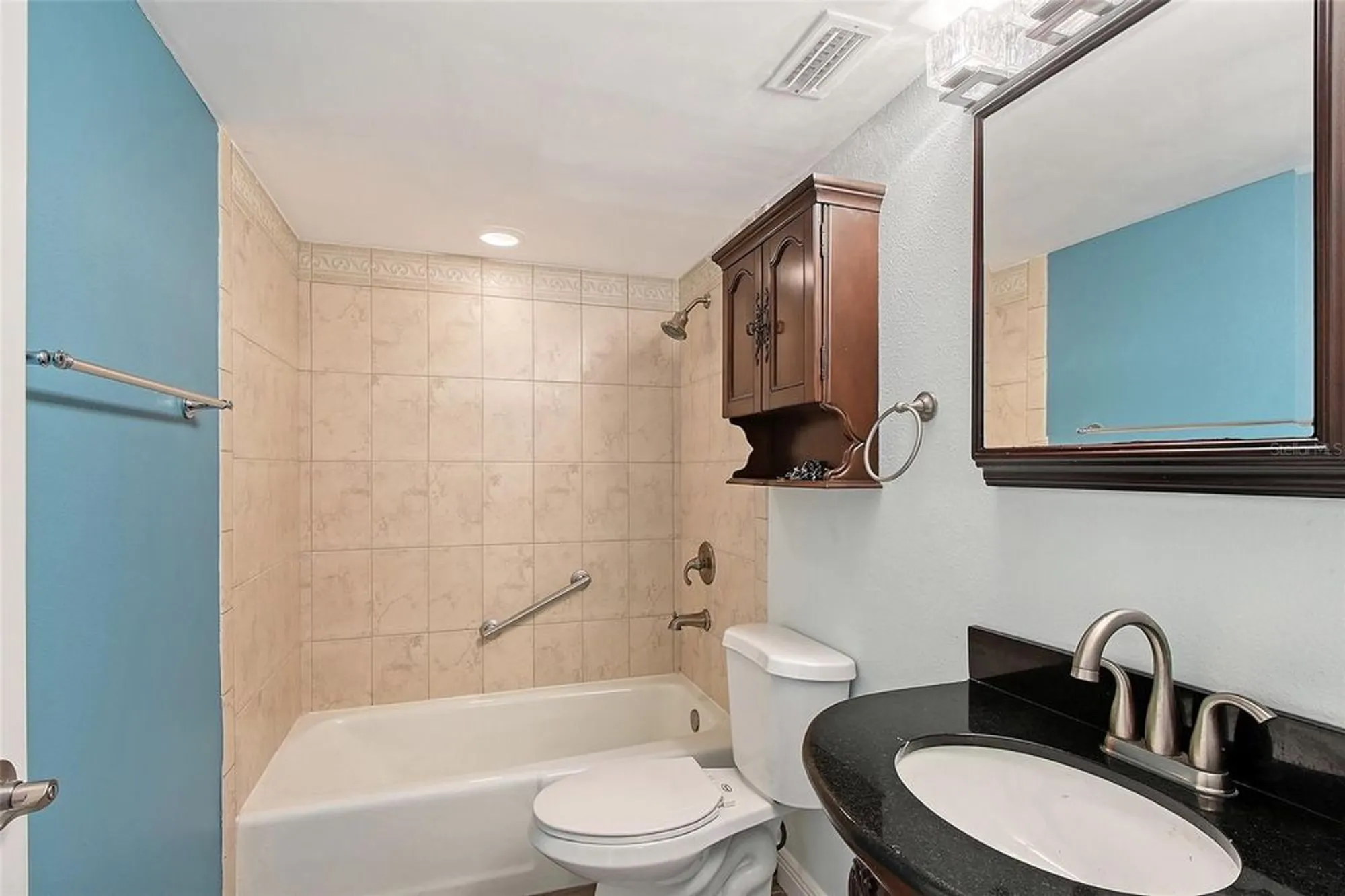 Property Slideshow image 13 of 65 | 1300 n portofino dr apt 103, Sarasota, FL, 34242
