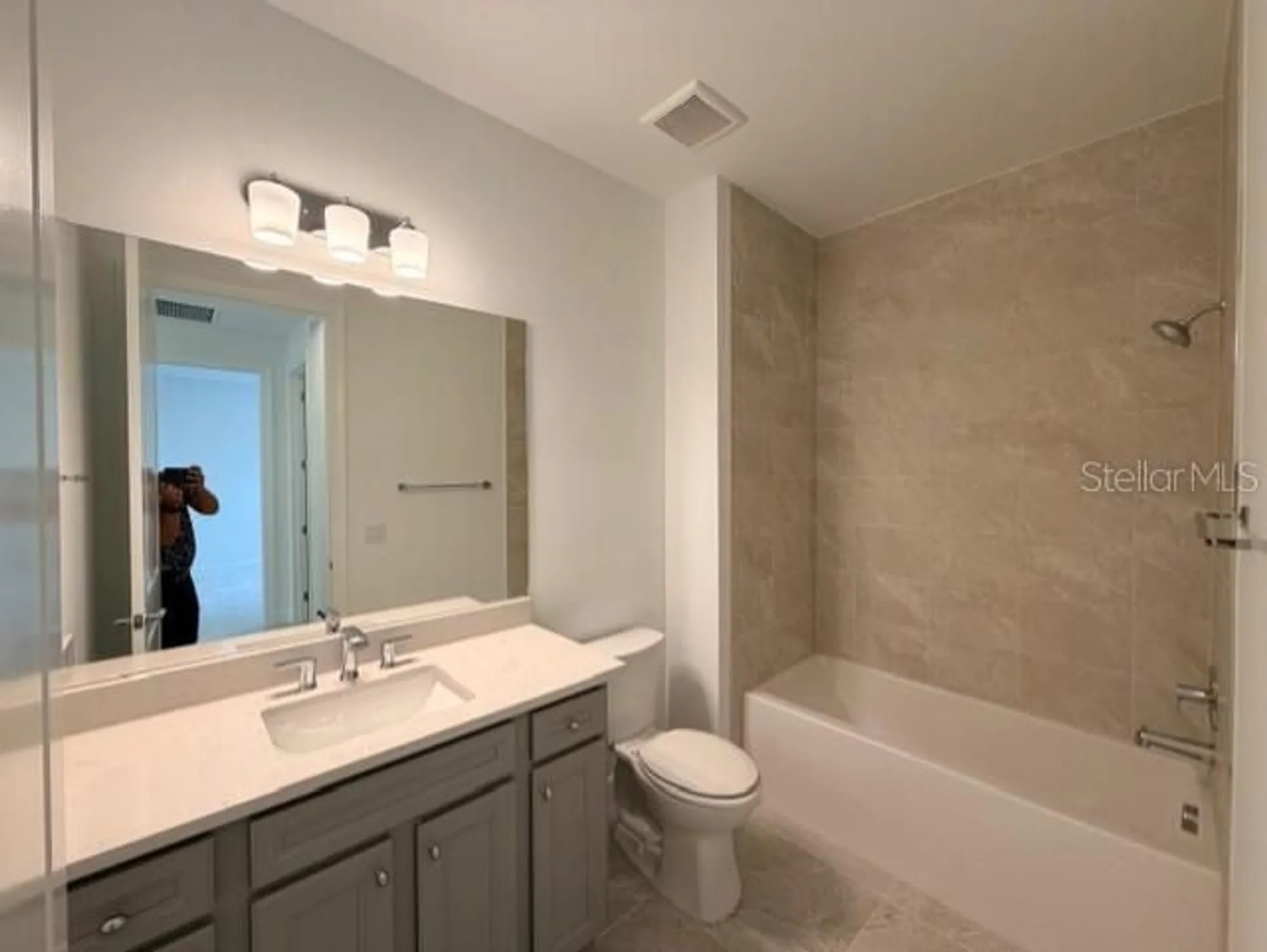 Property Slideshow image 5 of 9 | 18824 indian rock pl, Lakewood Ranch, FL, 34211