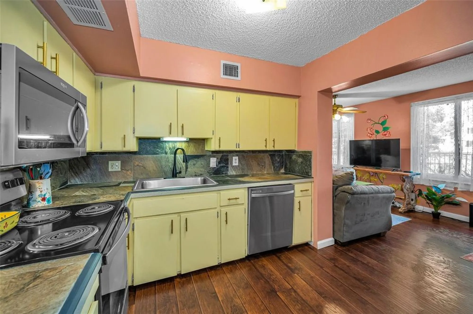 Property Slideshow image 12 of 67 | 2402 ecuadorian way 10, Clearwater, FL, 33763