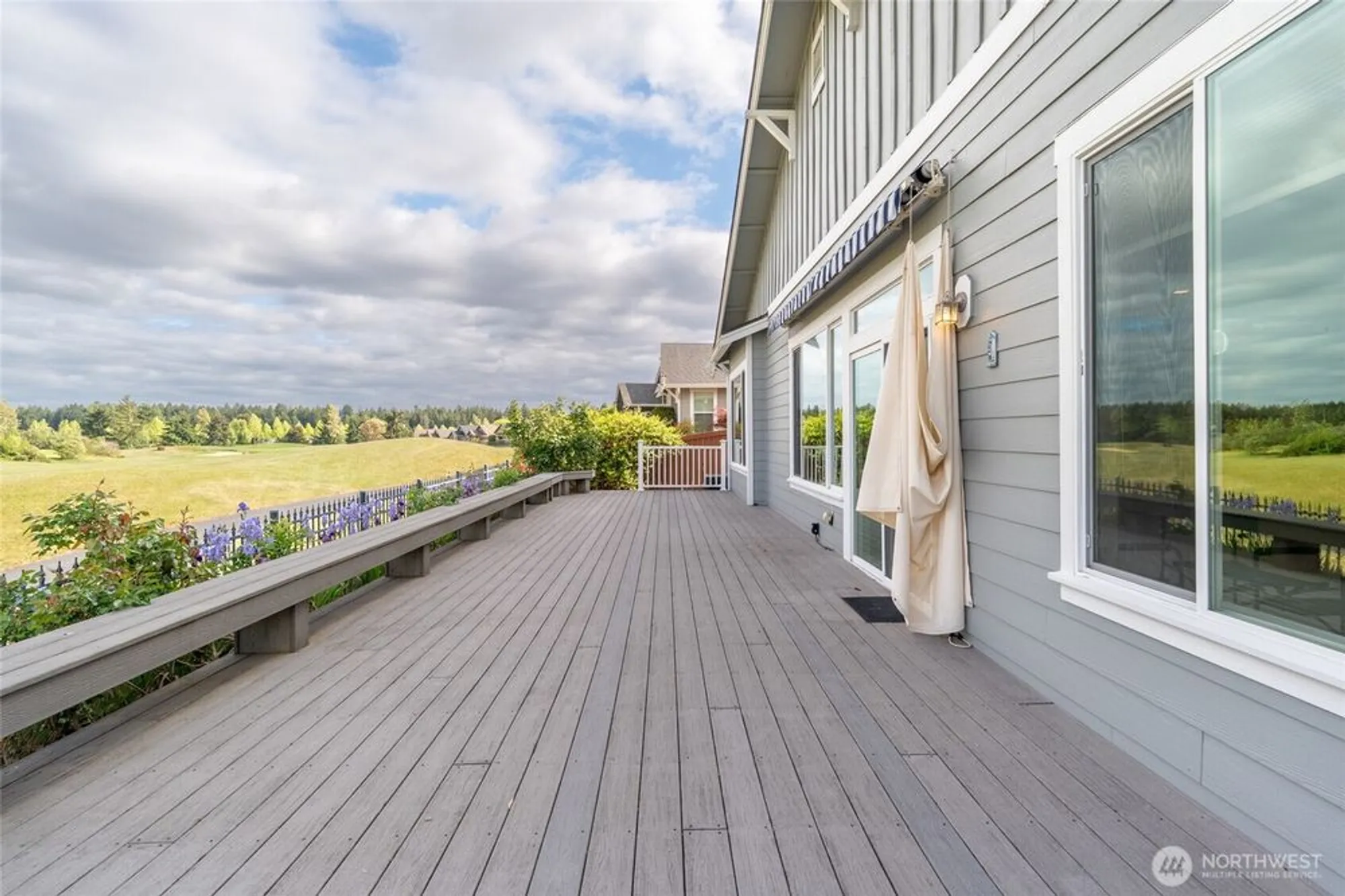 Property Slideshow image 32 of 40 | 4420 vashon dr, Lacey, WA, 98516