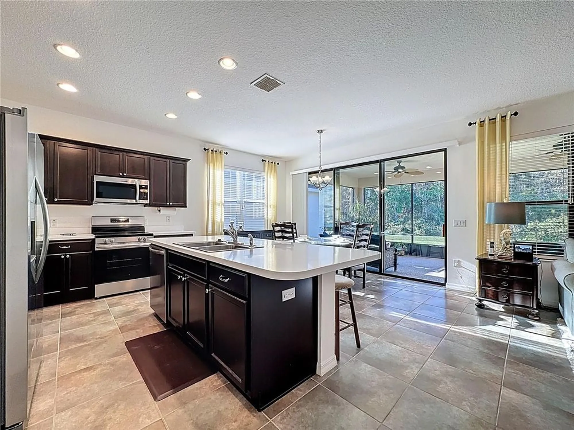 Property Slideshow image 14 of 68 | 1398 del mar dr, Kissimmee, FL, 34759