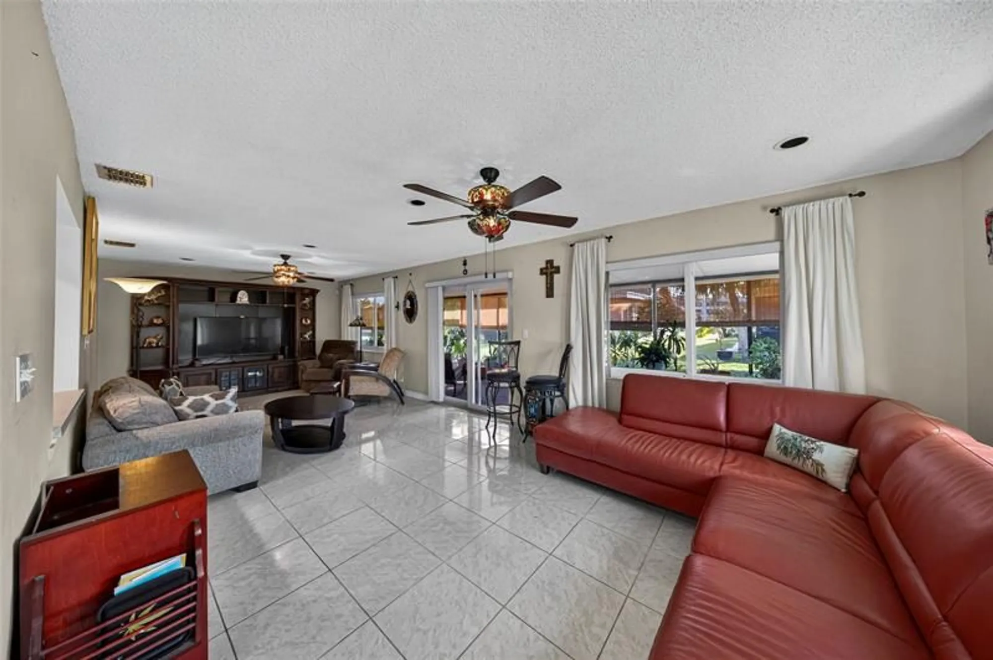 Property Slideshow image 20 of 50 | 9812 nw 75th ct, Tamarac, FL, 33321