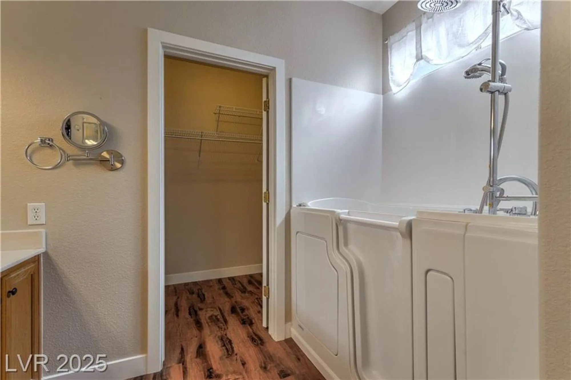 Property Slideshow image 13 of 21 | 2085 desert woods dr, Henderson, NV, 89012