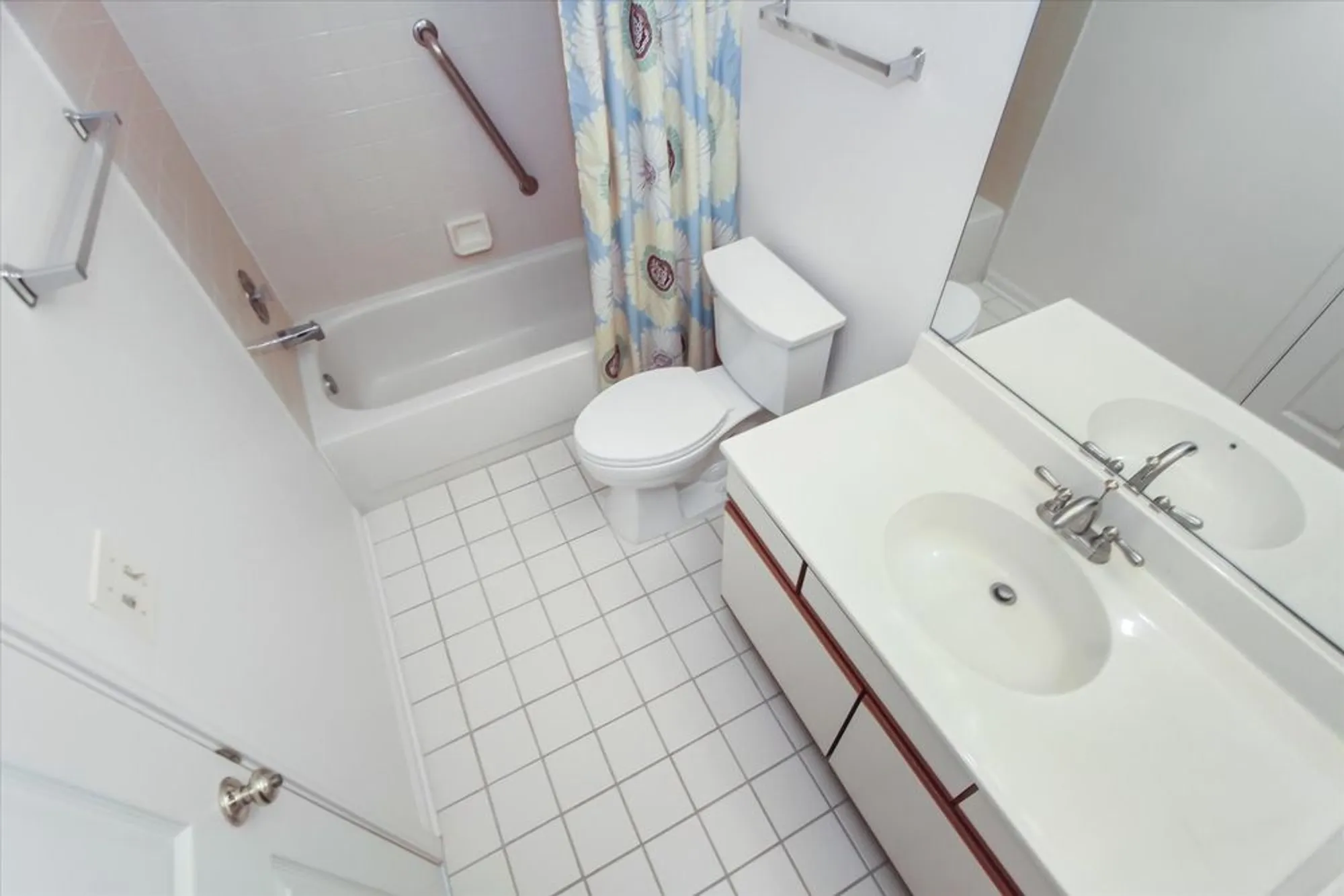 Property Slideshow image 18 of 32 | 928 longmeadow ct # 1016, Lake Barrington, IL, 60010