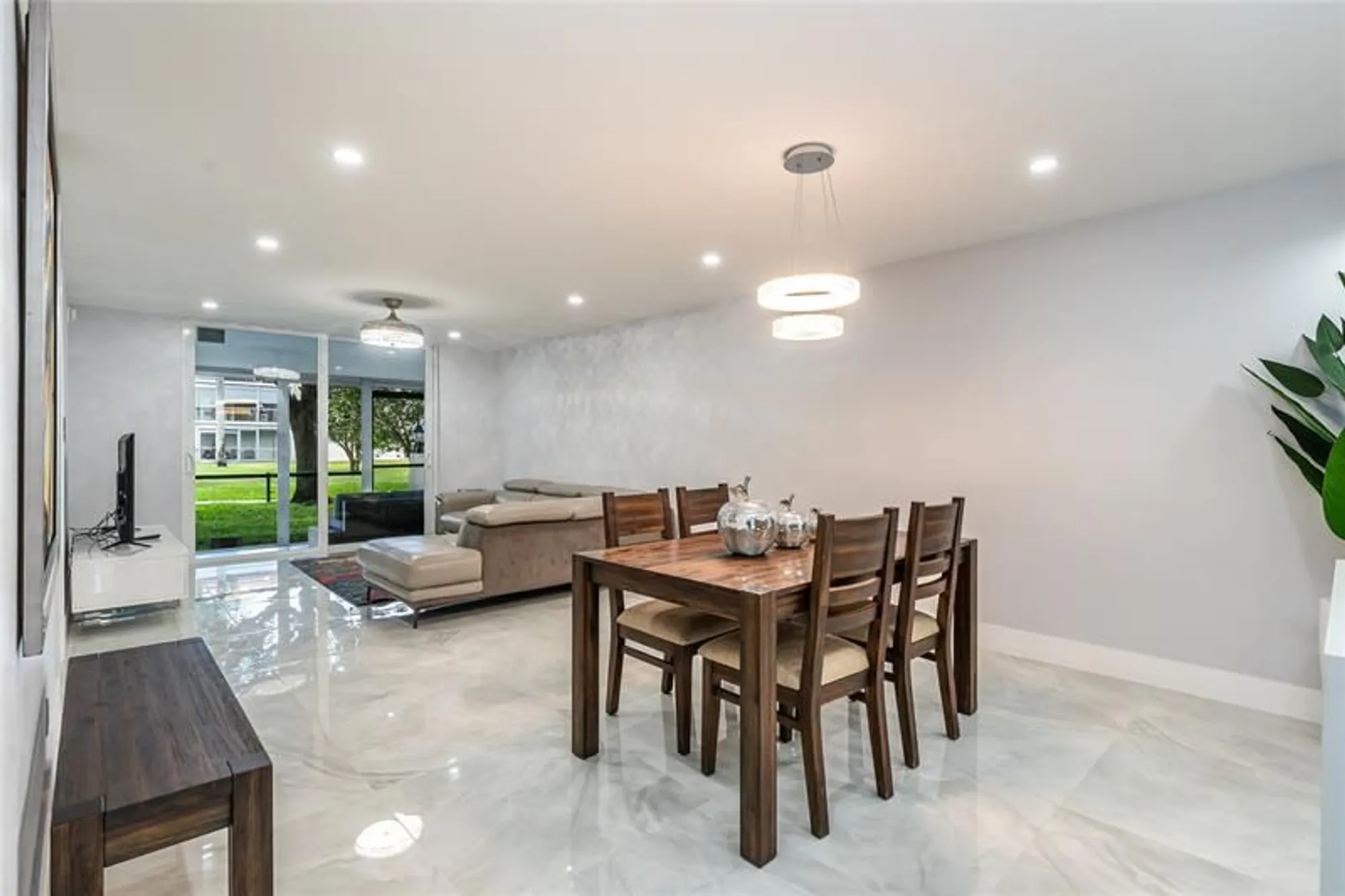 Property Slideshow image 5 of 63 | 9523 s hollybrook lake dr 102, Pembroke Pines, FL, 33025